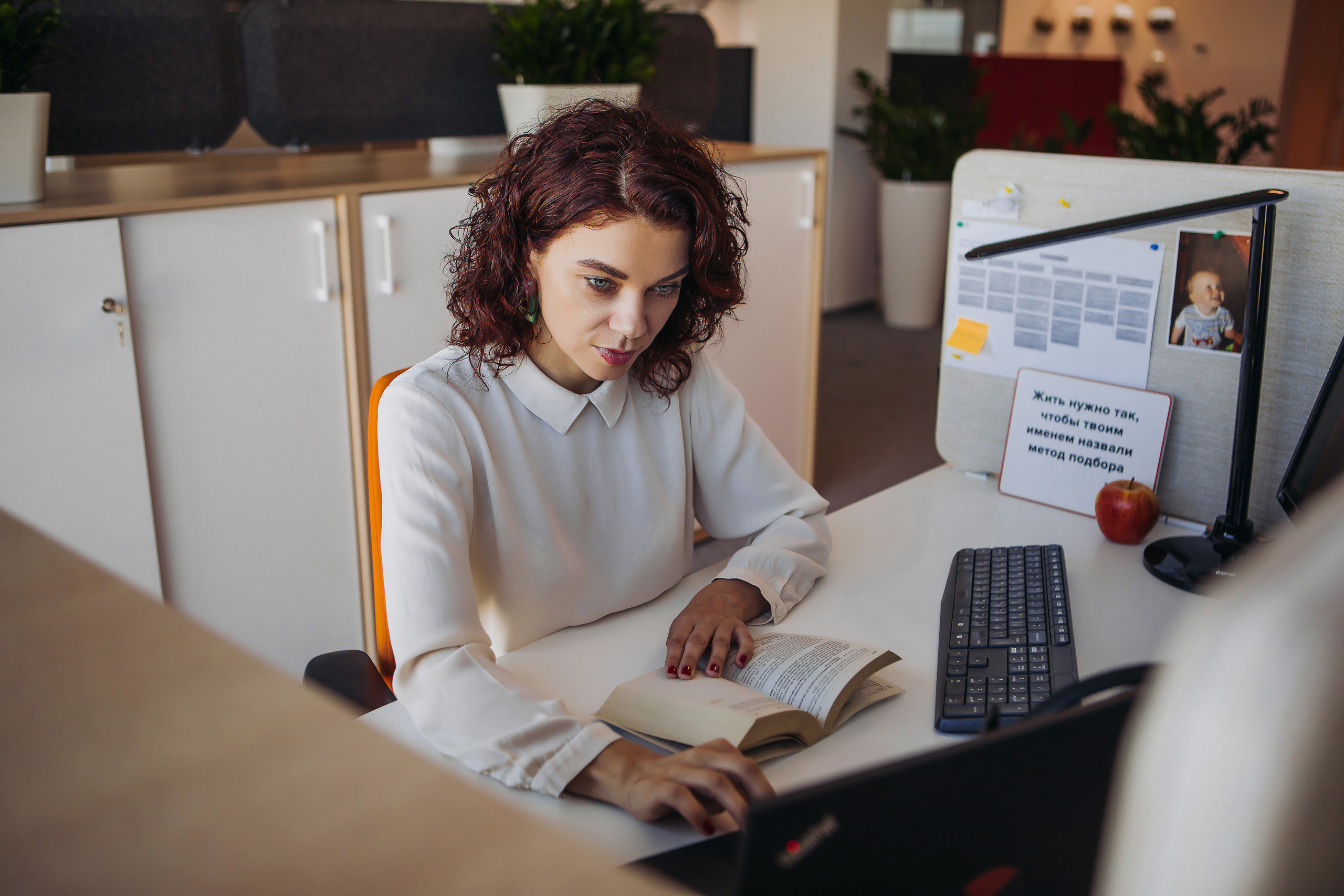 Портреты сотрудников в офисе, деловой портрет, фотограф Ксения Сытина