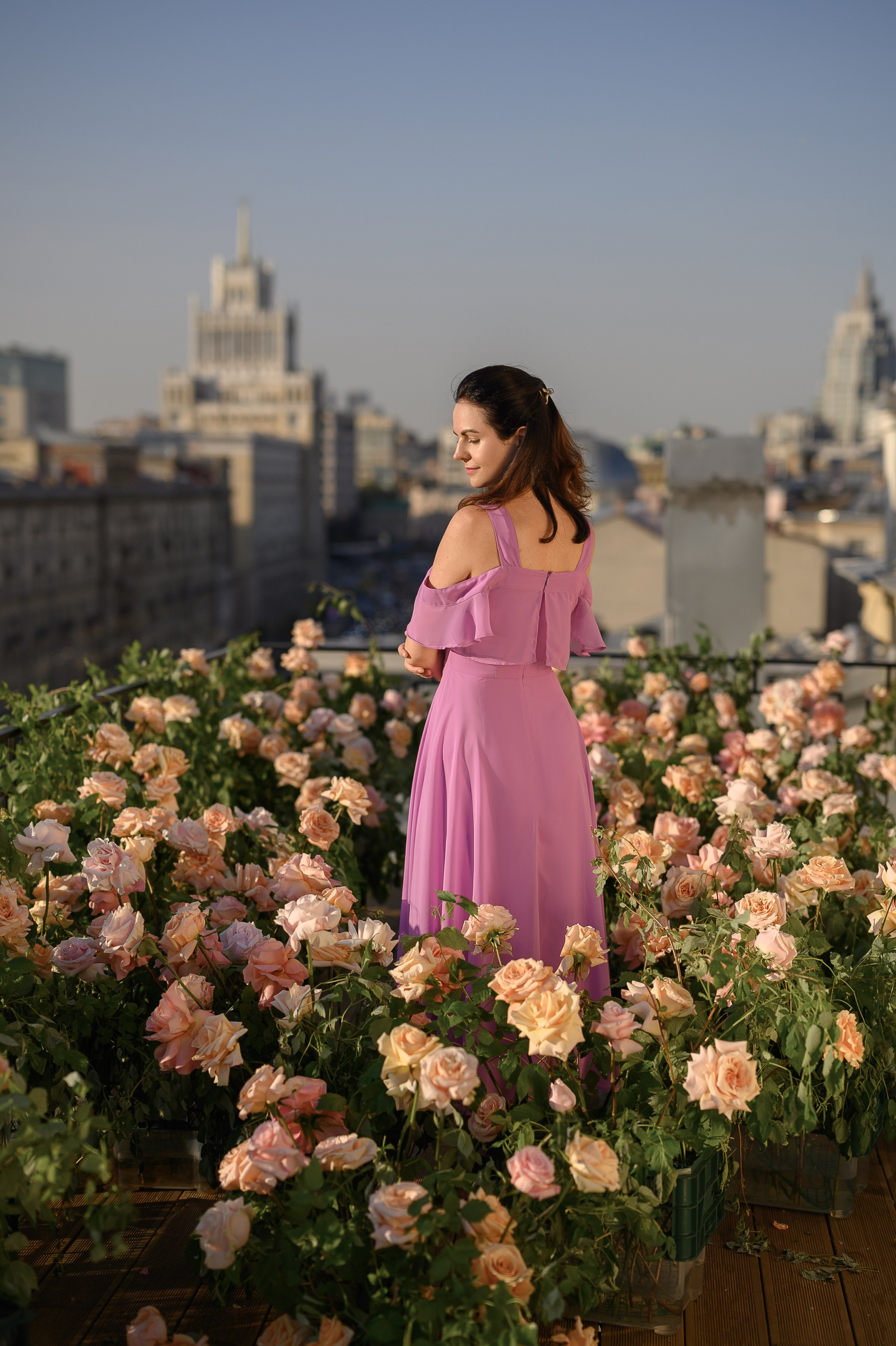 Екатерина. Съёмка на балконе с розами в центре Москвы. Semerlina.ru