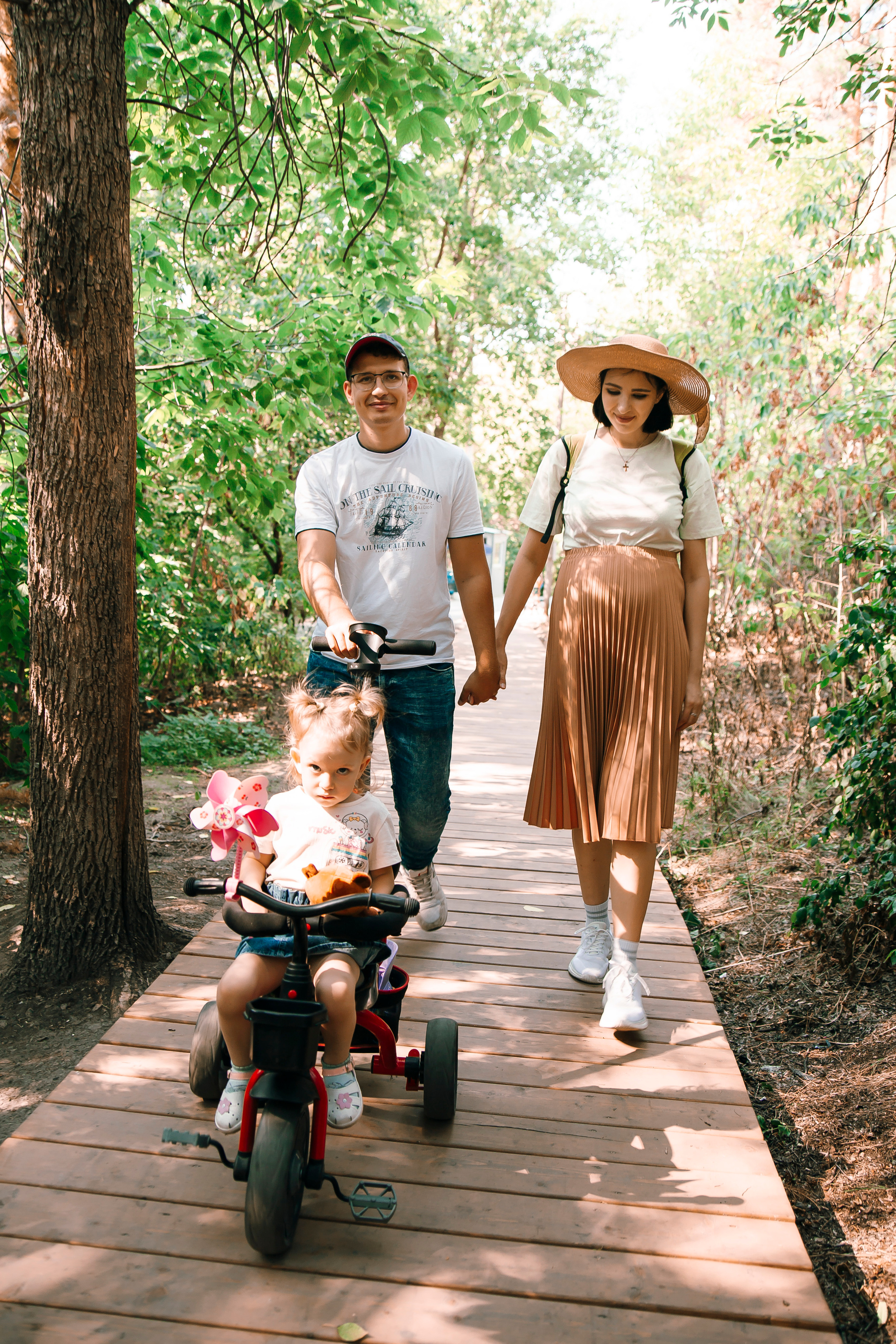 Прогулочная семейная фотосессия в Екатеринбурге. Свадебный, семейный фотограф, контент съёмка. Екатеринбург. Елена Граф