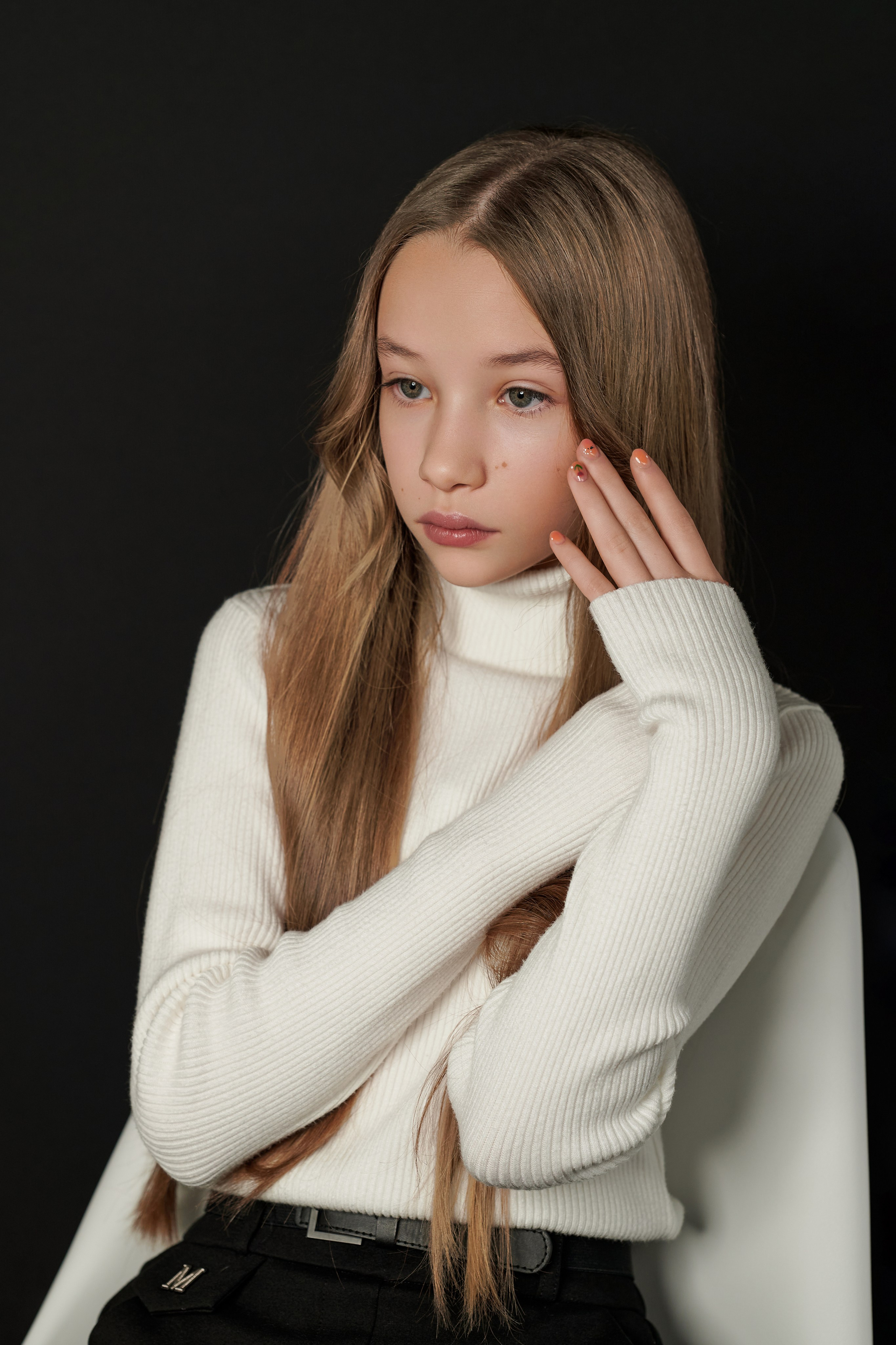 Студийная стильная съёмка матери и дочери