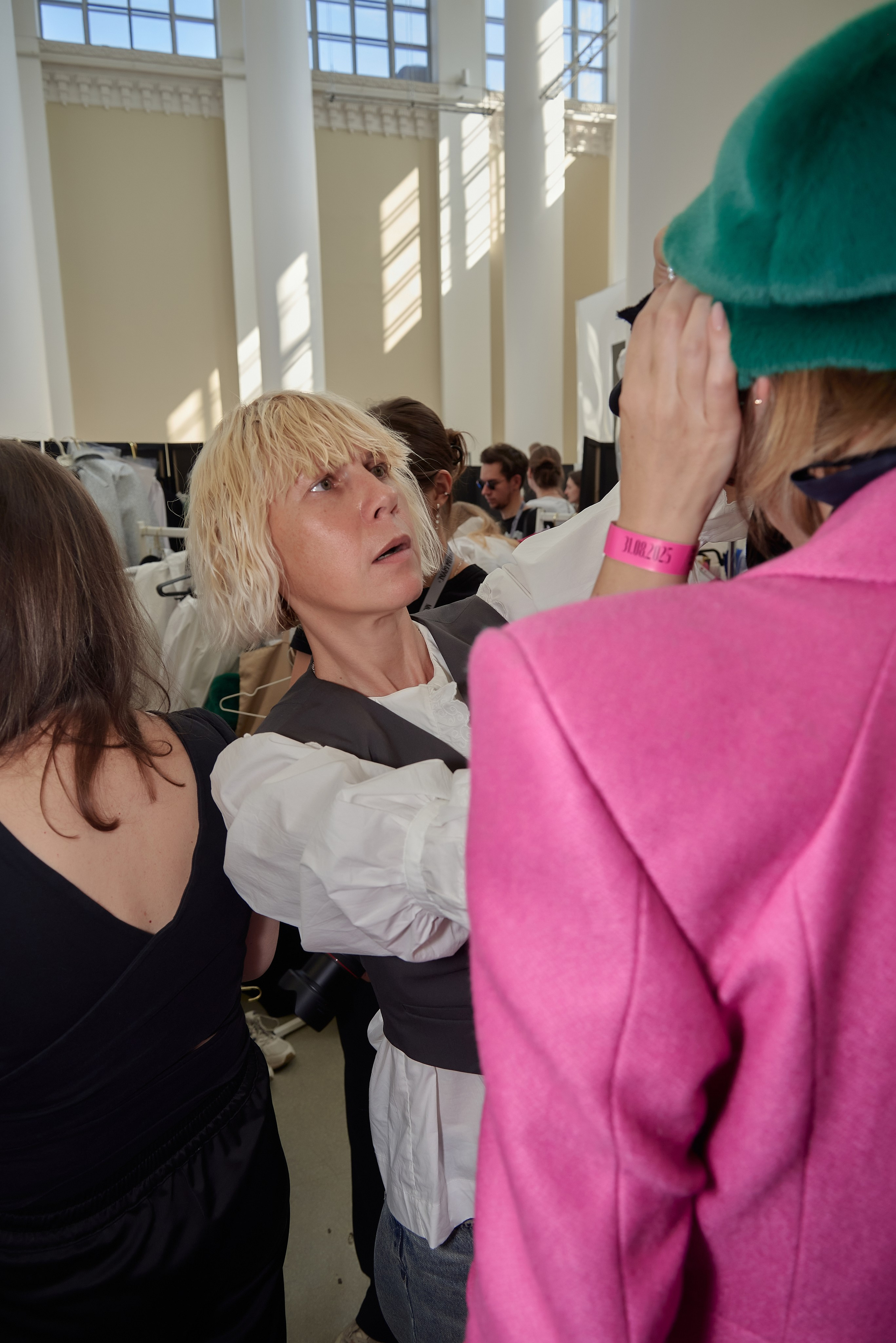 Backstage с показа ALENA COJOCARU RFW 2025. Наталия Дианова — фотограф для брендов и экспертов в Москве