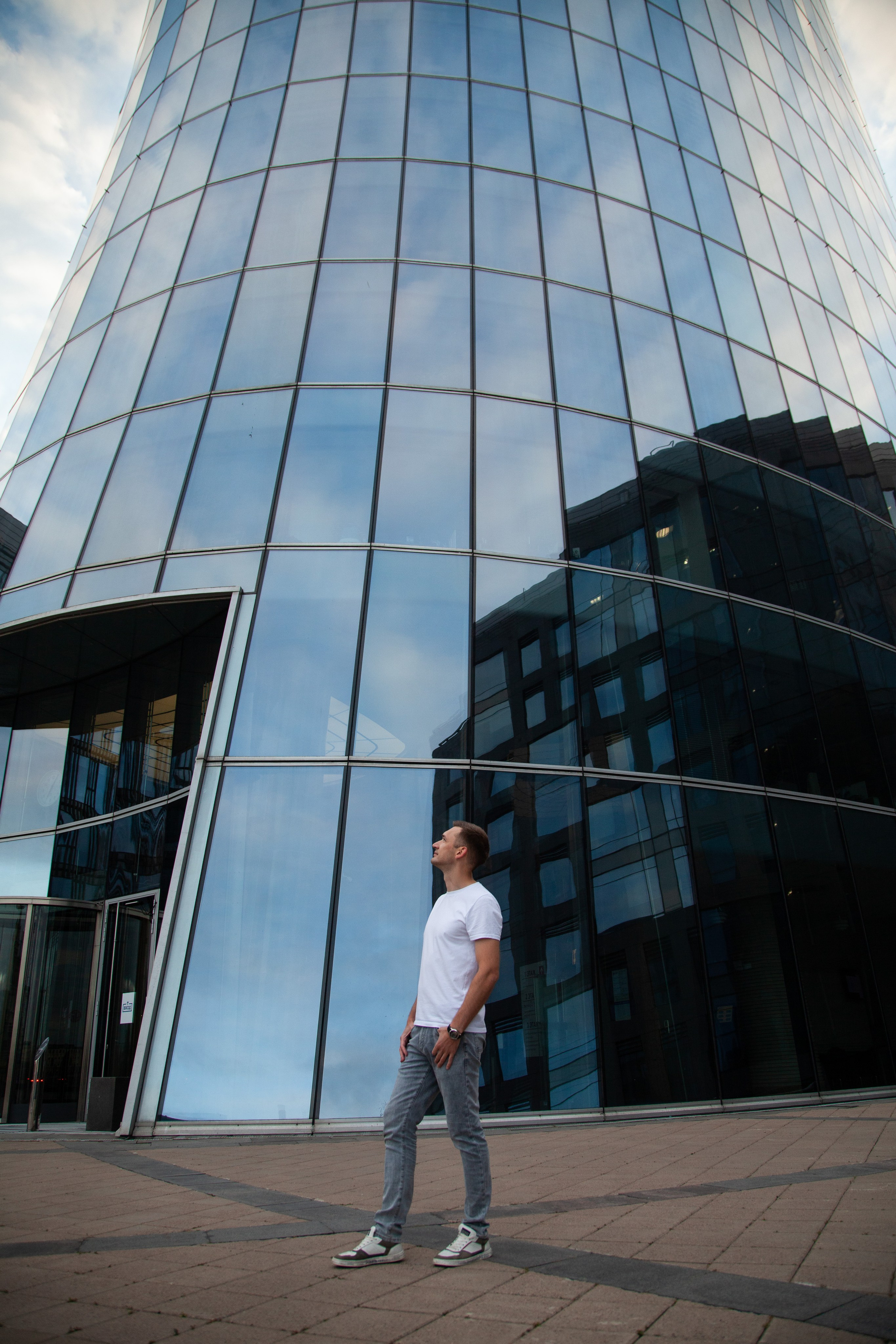 Дмитрий Ященков. Двойняшки-фотографы Анна и Анастасия в Санкт-Петербурге