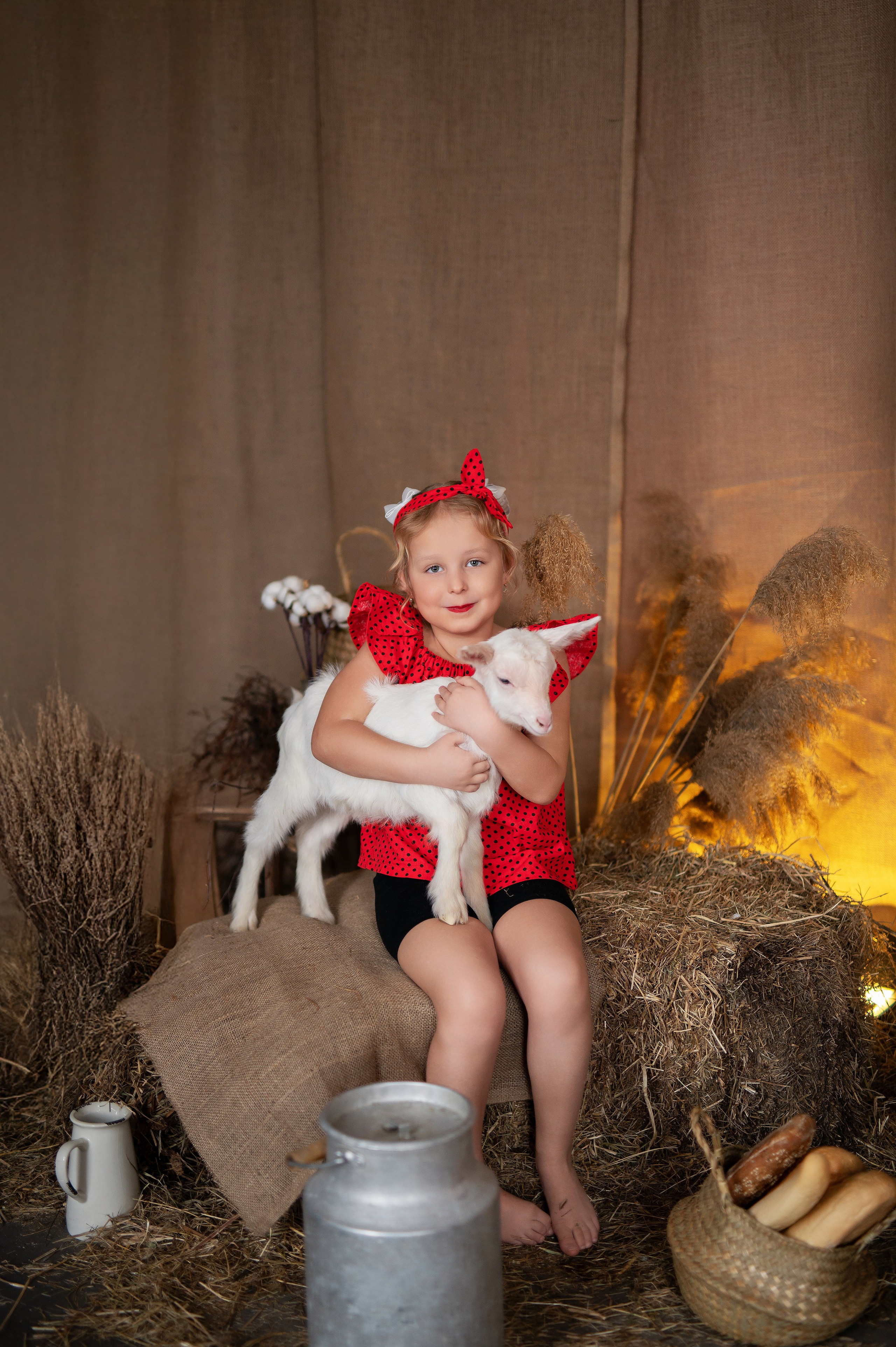 Когда в кадре больше искренности, чем позирования: история одной фотосессии с козлёнком. Детский и семейный фотограф Москва Рязань