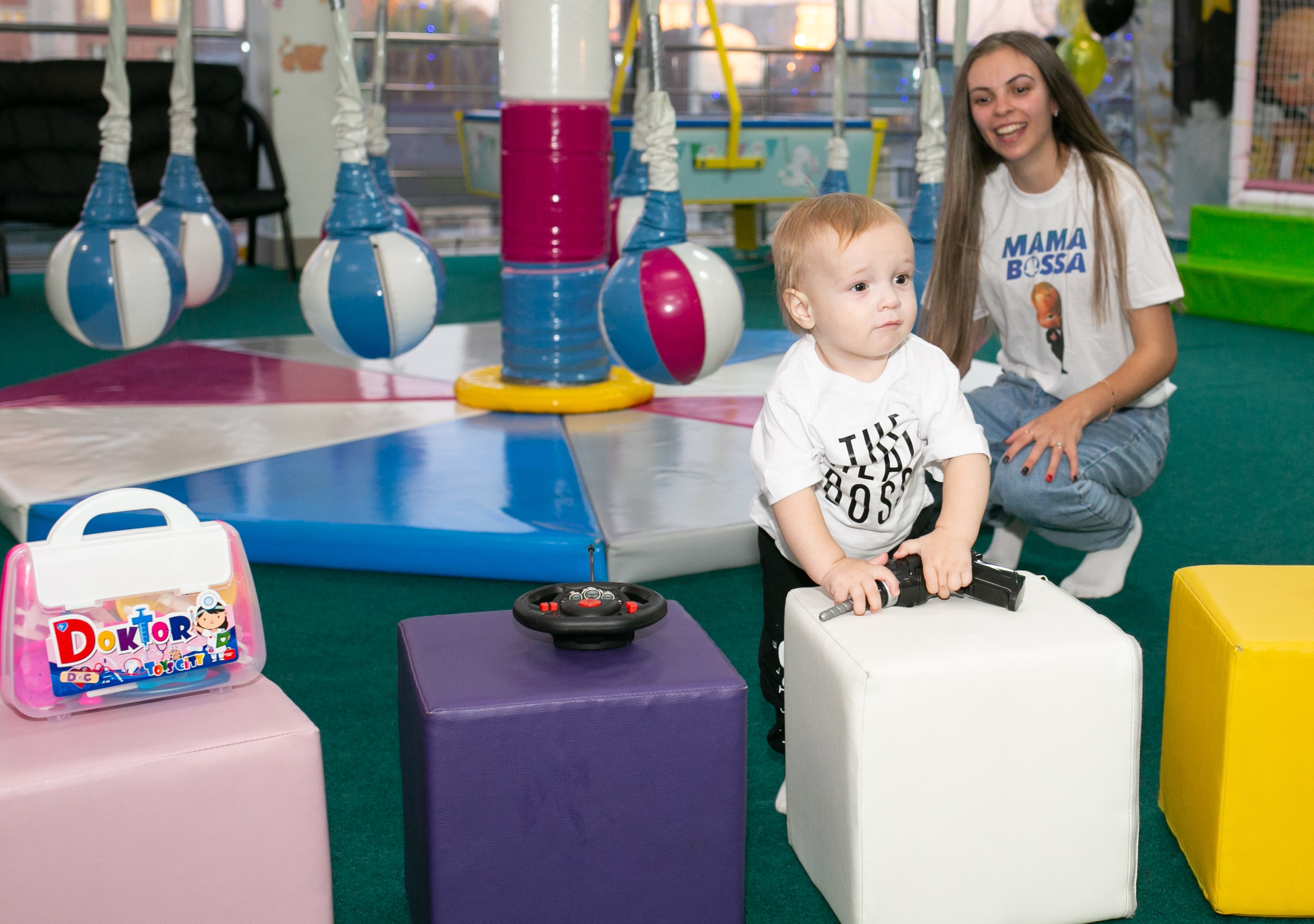 Белый кролик. Пикачу. Фотограф новорожденных и семейный фотограф НСО г. Бердск Марина Львова