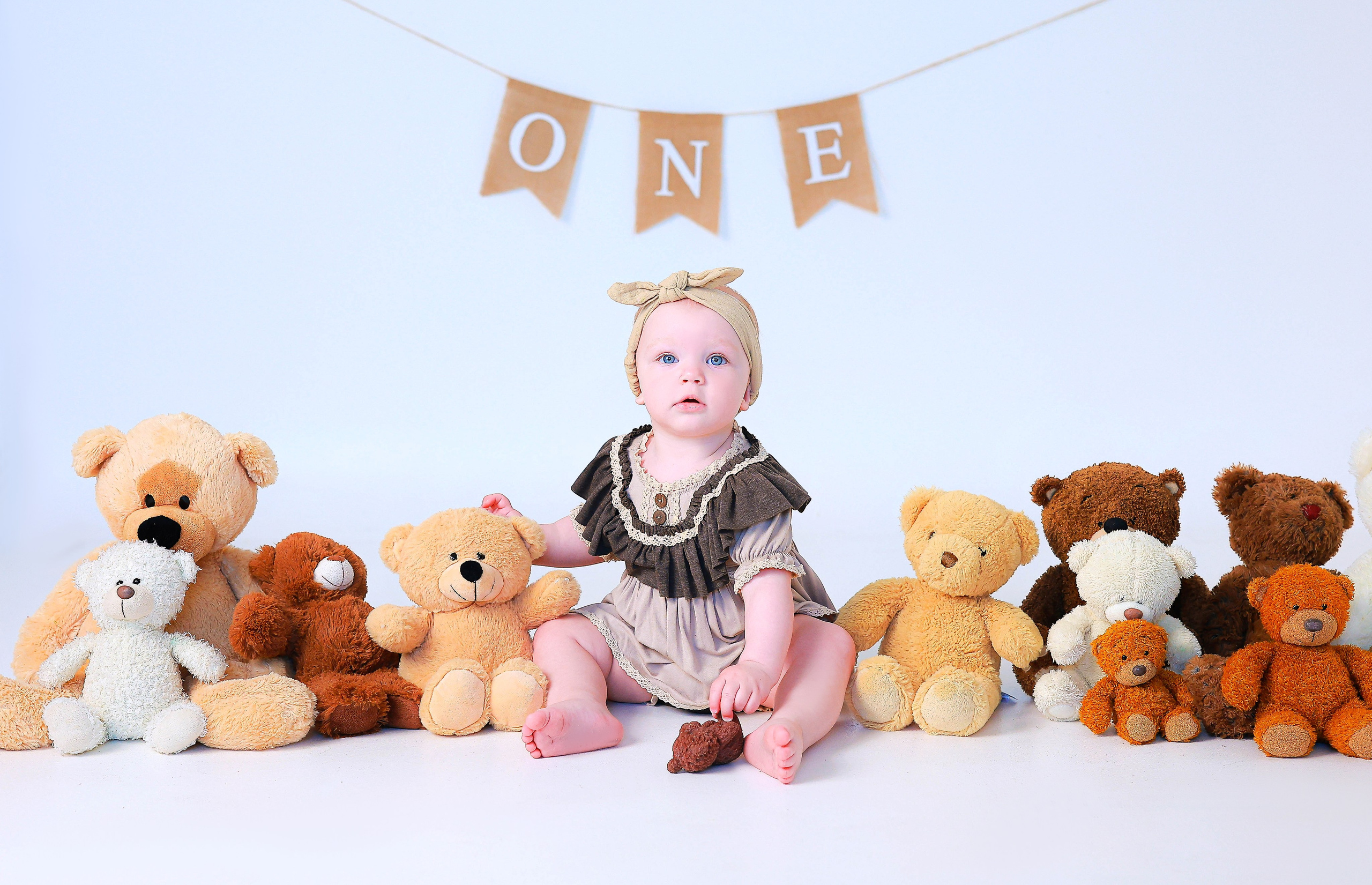 Малышки Антураж