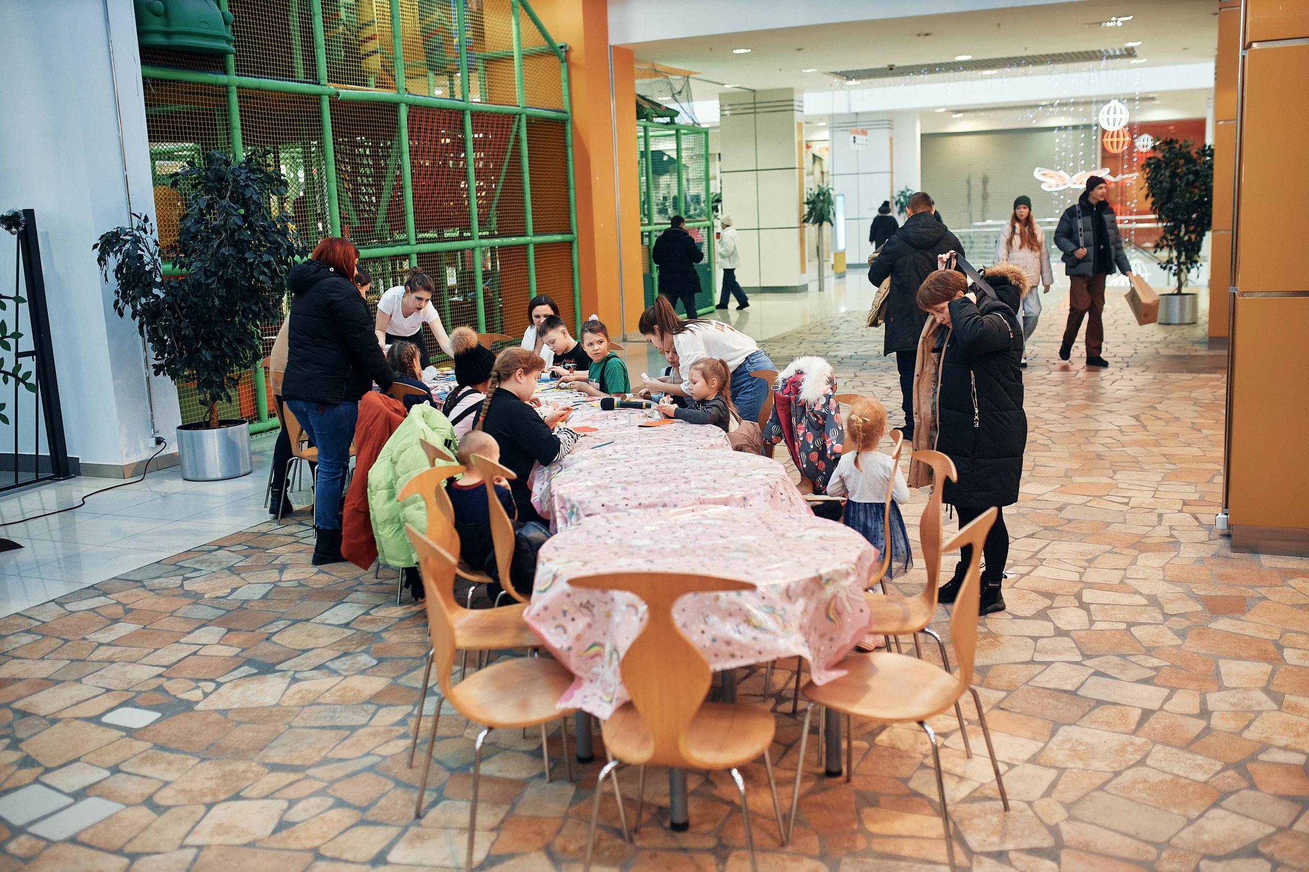 Детский новогодний праздник в ТЦ Июнь. Семейный и репортажной фотограф в Красноярске и Москве Виктор Бабинцев