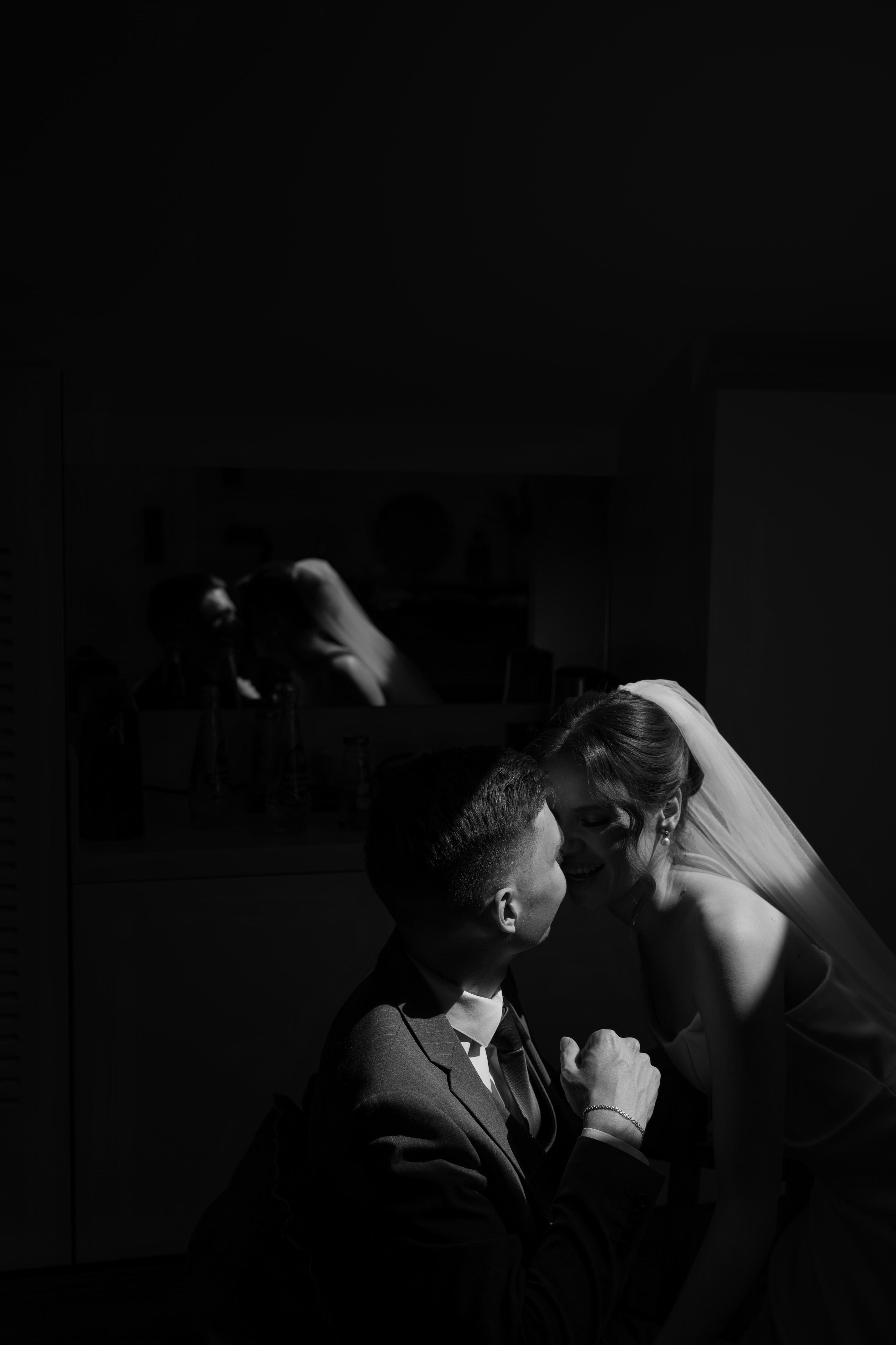 Молодожены в лучах солнца. Отель тасиго, город Казань