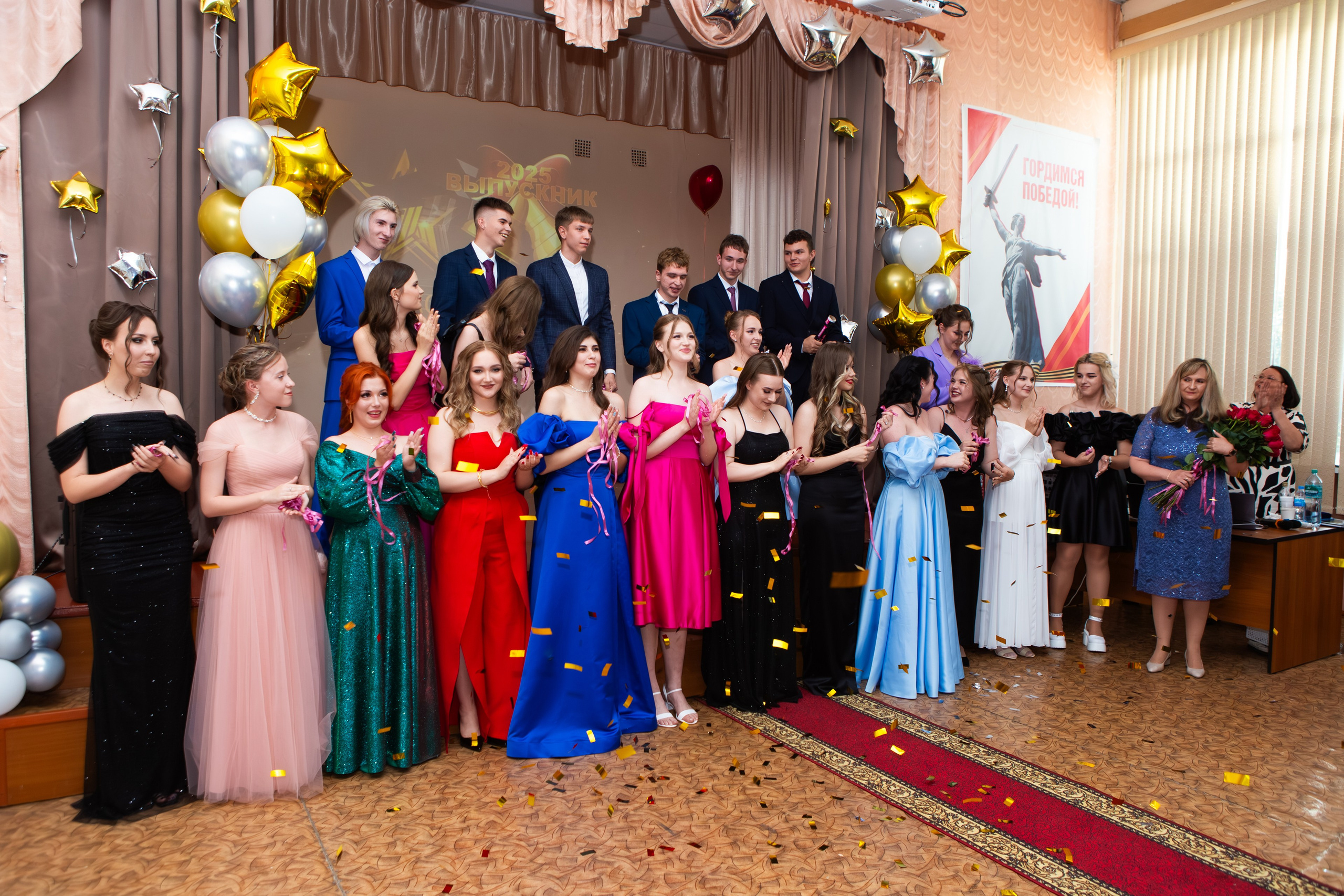 ВРУЧЕНИЕ ДИПЛОМОВ 2025 4 ШКОЛА Г.МЦЕНСК. Профессиональный фотограф в Мценске и Орловской области