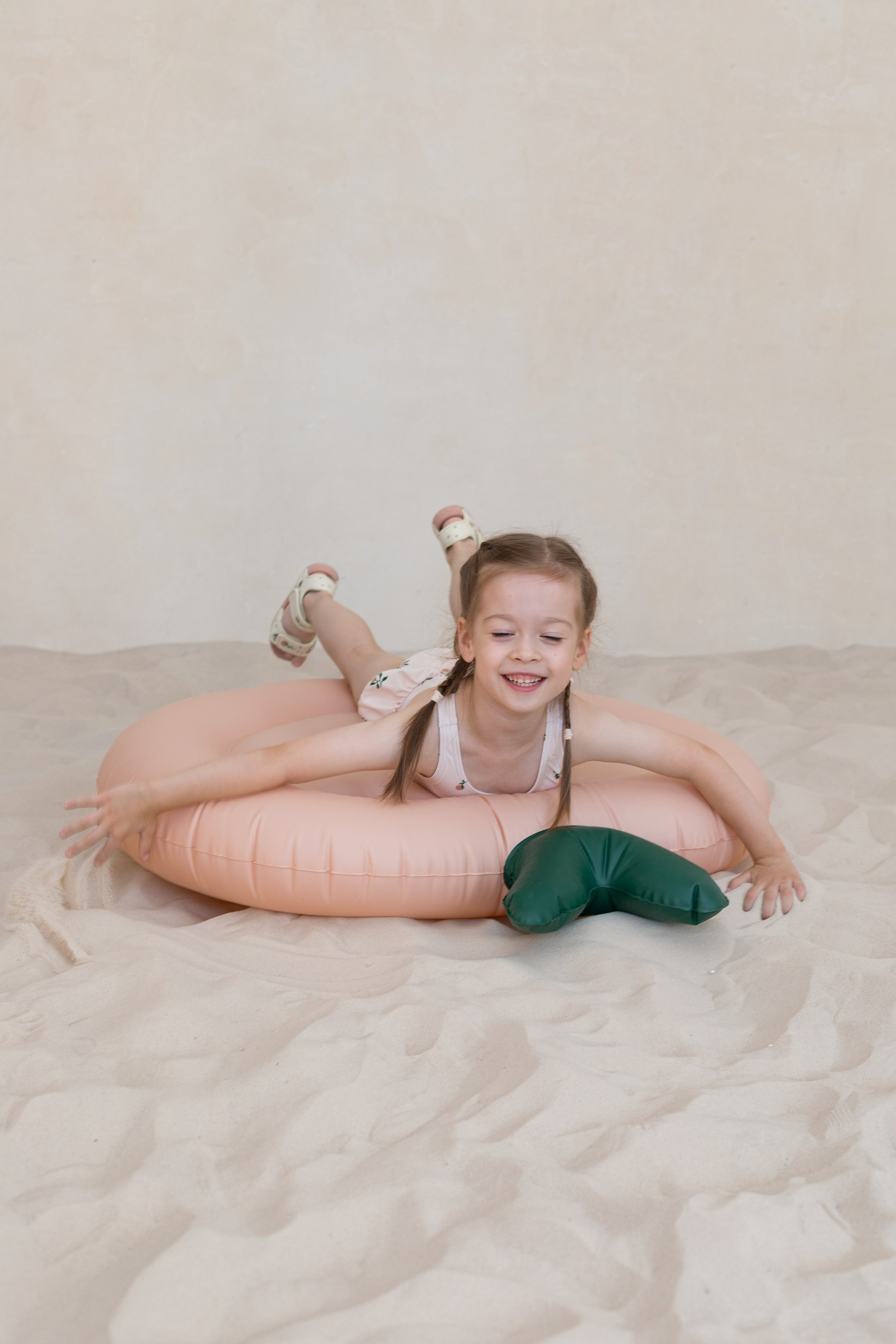 Фотосессия в песке для детского бренда. Детский и контент фотограф Надя Волкова Санкт-Петербург