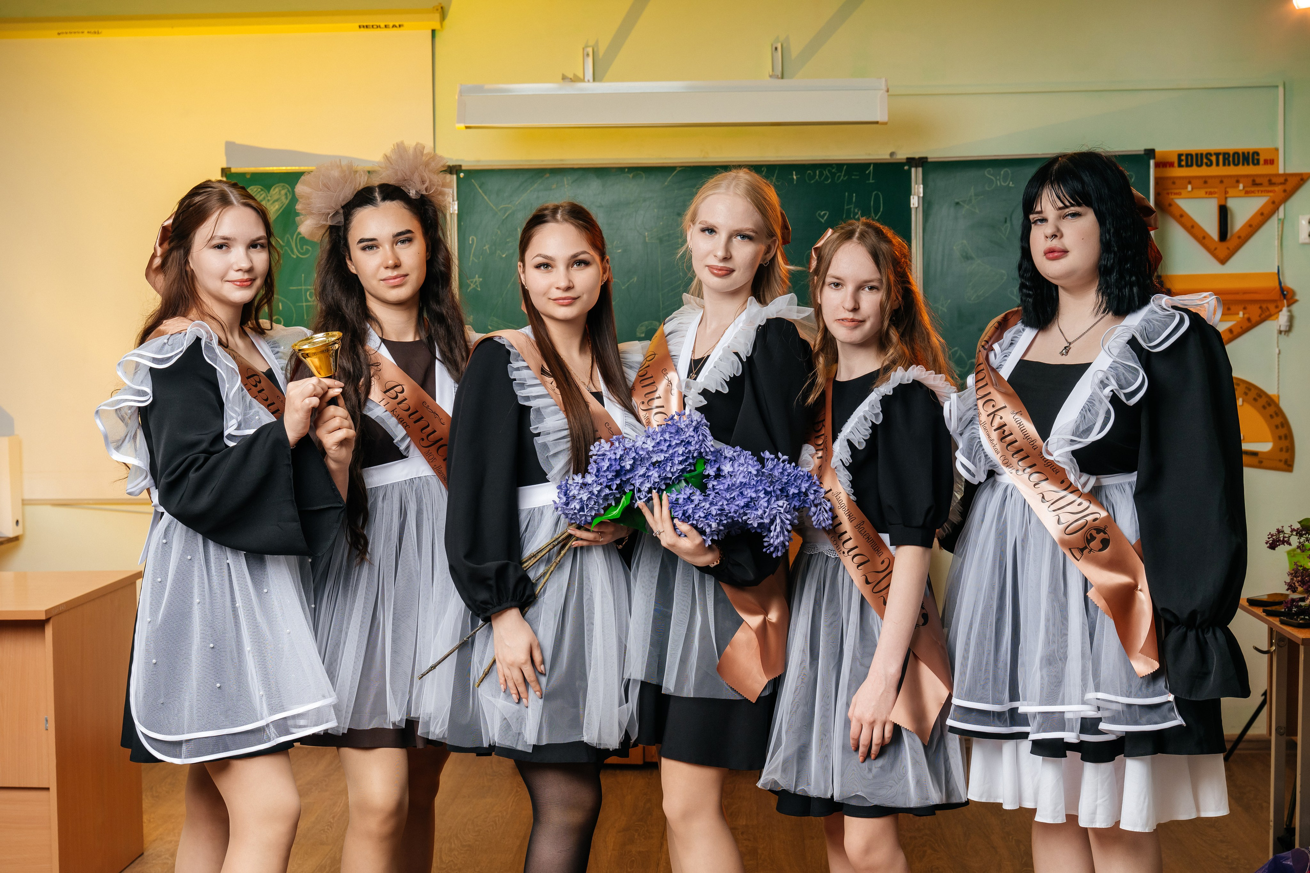 Сочная классика. Школьный фотограф в Валуйках. Фотосессии для выпускников и изготовление выпускных альбомов в городе Валуйки и в Белгородской области