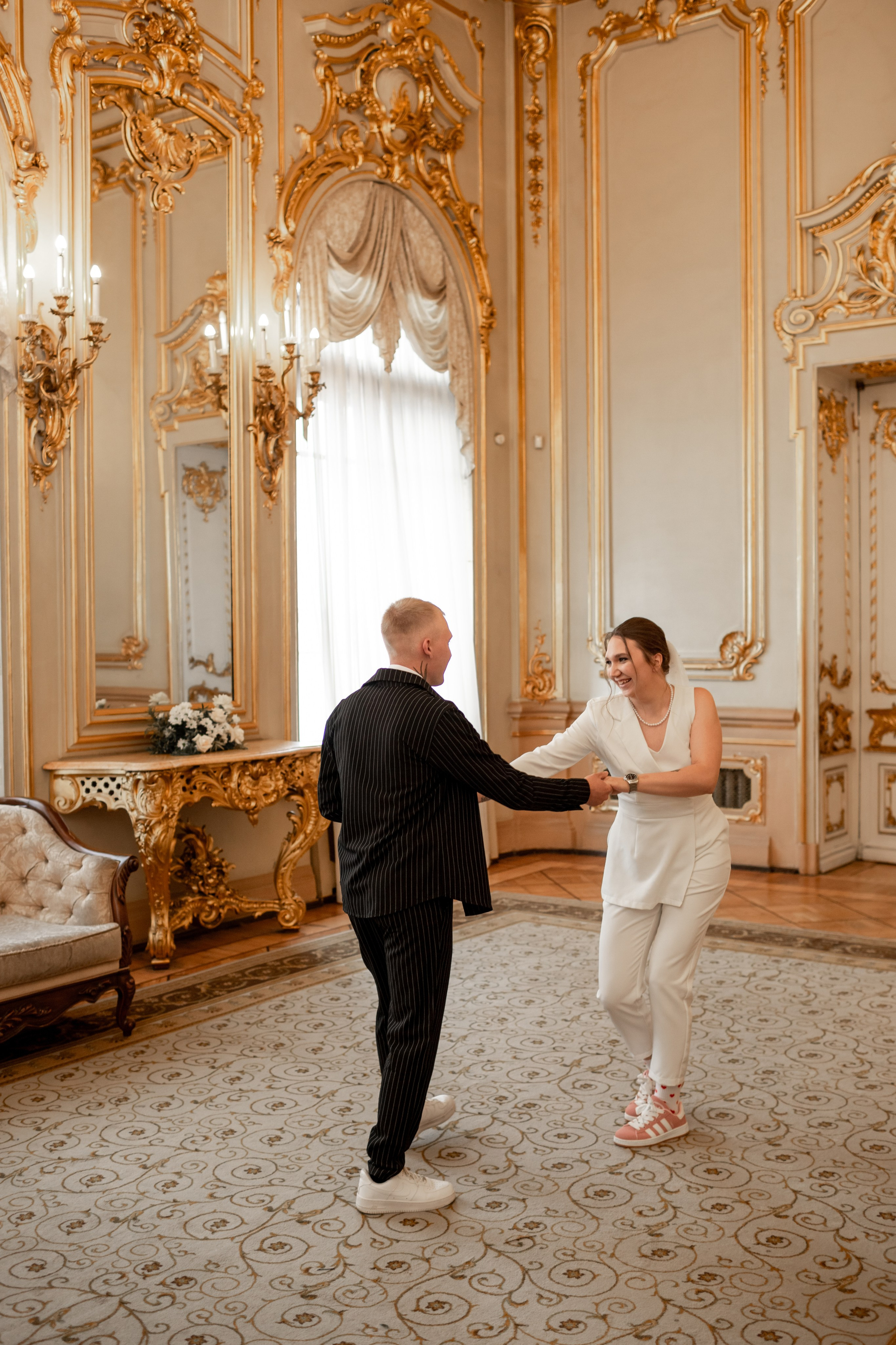 Свадебная фотосессия в центре Петербурга. Свадебный фотограф Кирилл Белый