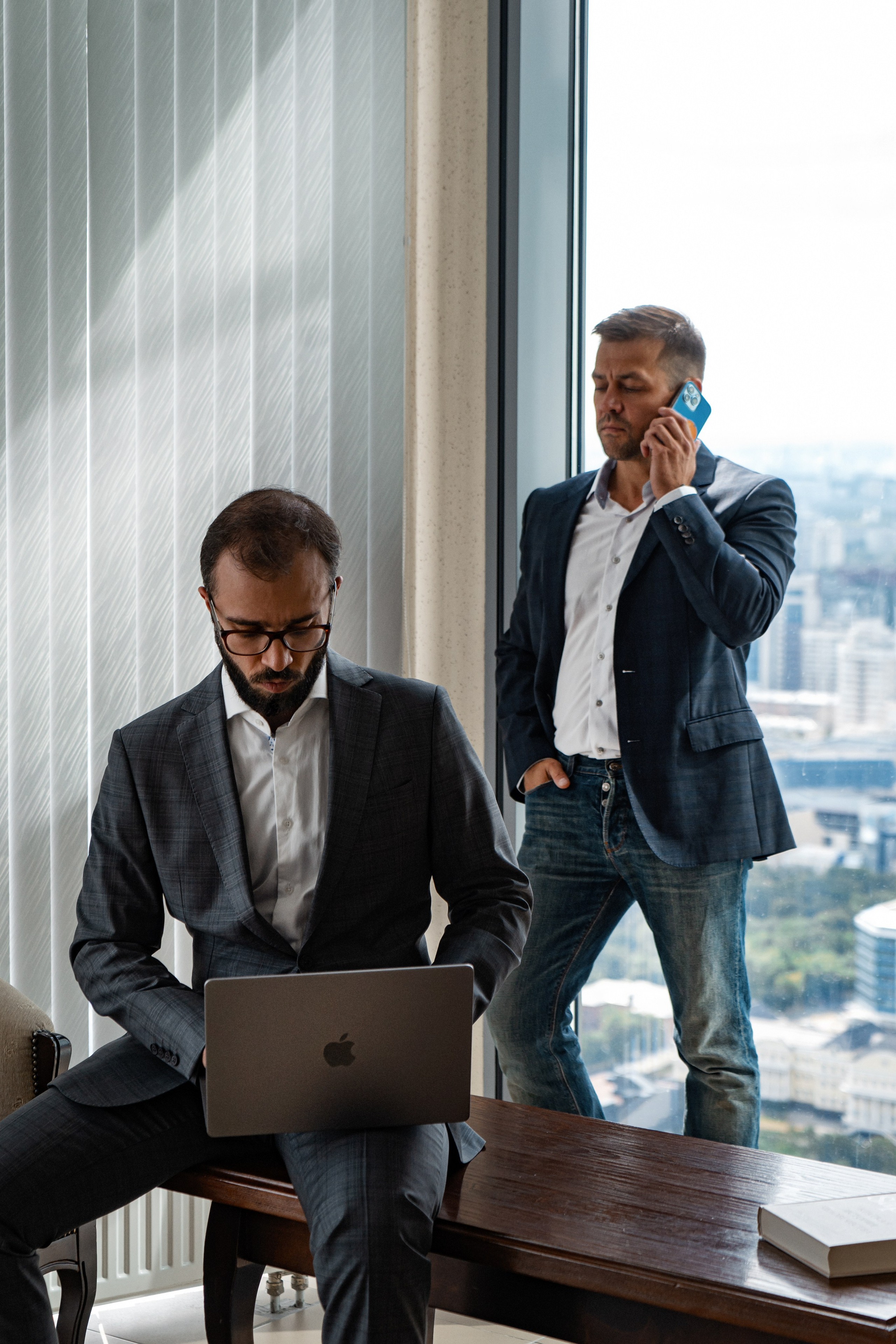 Деловые Портреты женщин и мужчин. Студийный и Рекламный Фотограф в Екатеринбурге Сергей Минин
