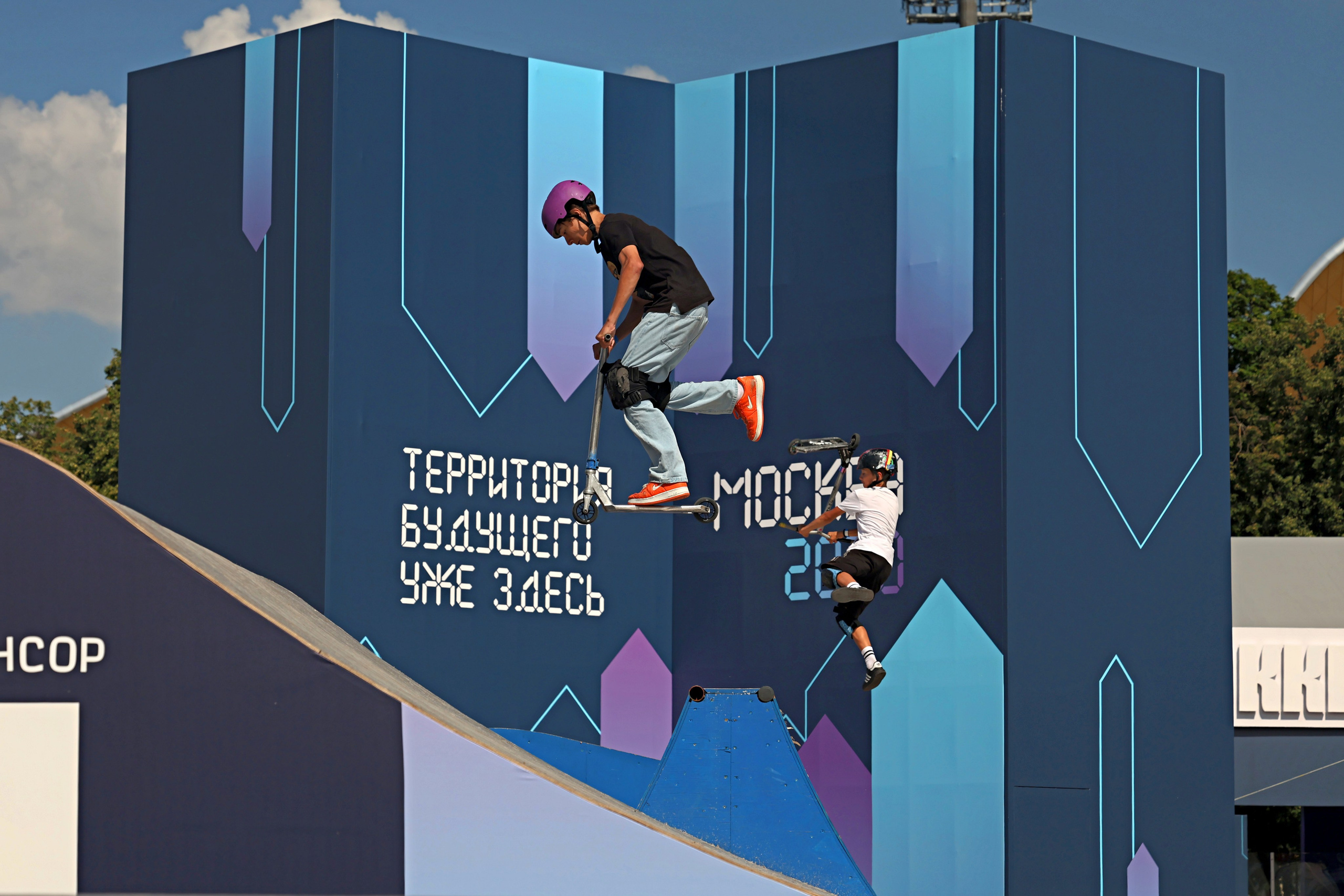 Лето в Москве — ЛУЖНИКИ 2025. Москва 2030. Репортажный фотограф, спортивный фотограф в Москве и области