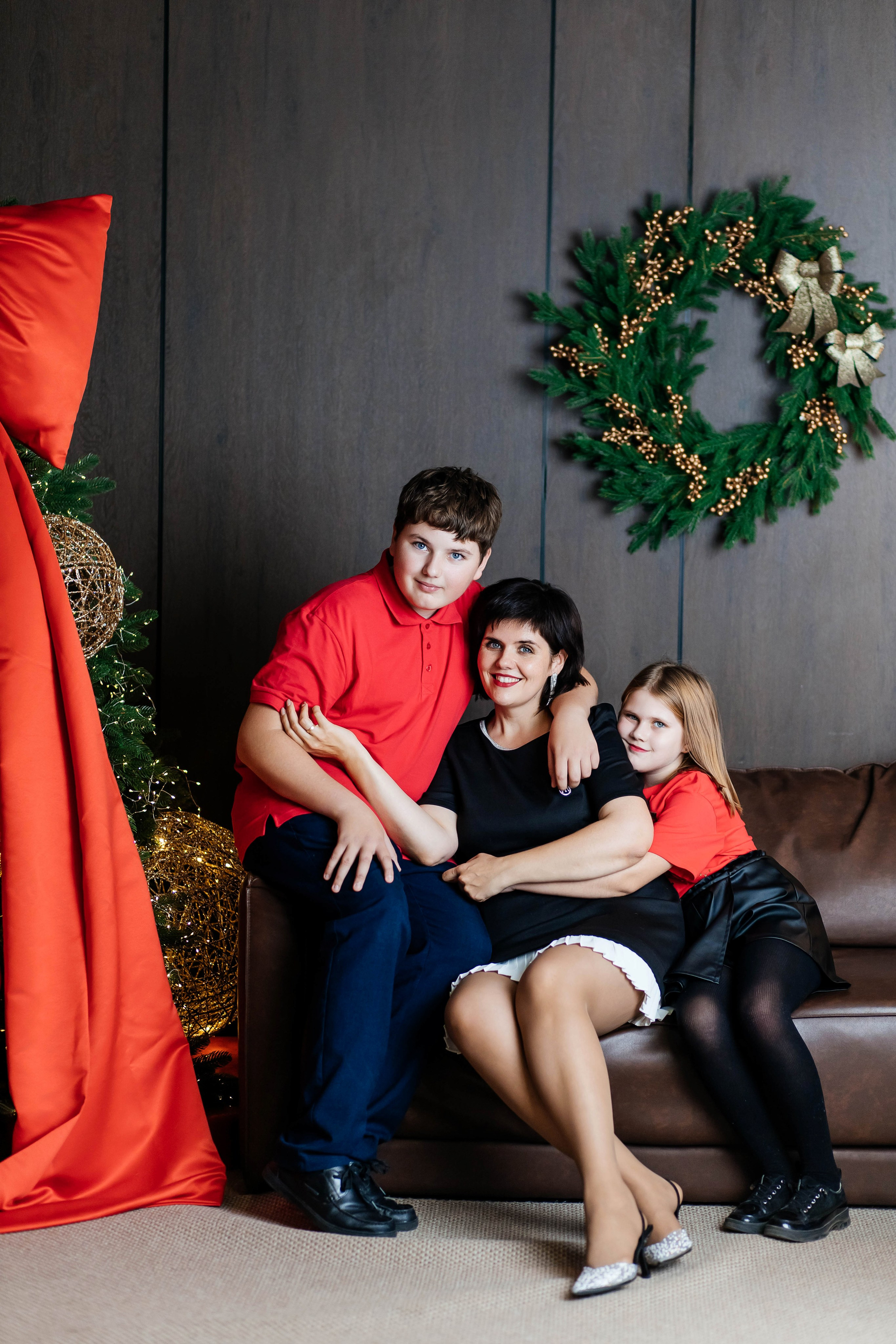 Оля и детки Новый год 2026. Женский фотограф в Оренбурге Ирина Заводчикова