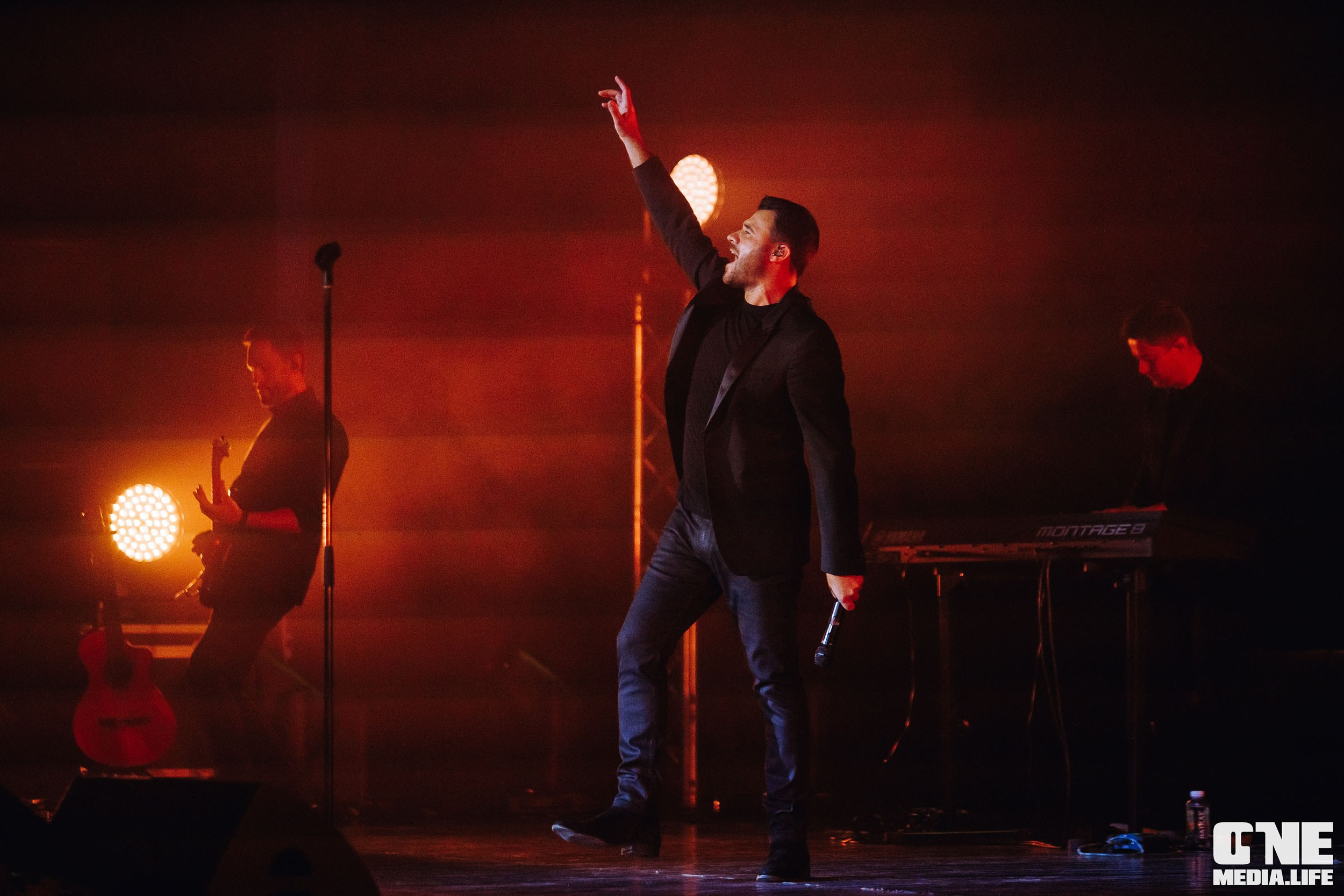 Фоторепортаж с концерта Эмина в Янтарь Холле. One Media Life: фоторепортажи, фотоотчеты с мероприятий и заведений