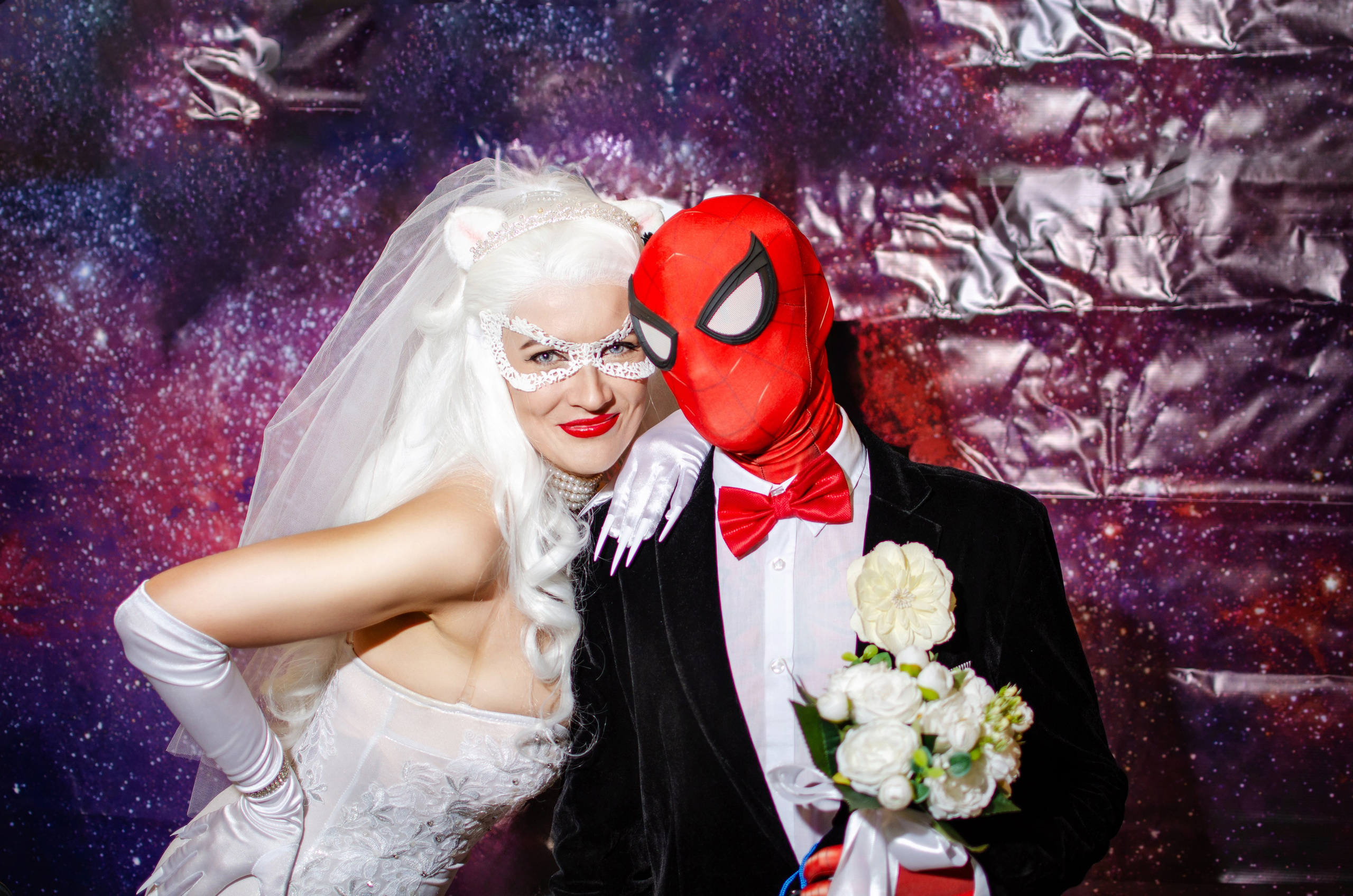 Фотосессия свадьбы Человека-паука и Чёрной кошки в Москве