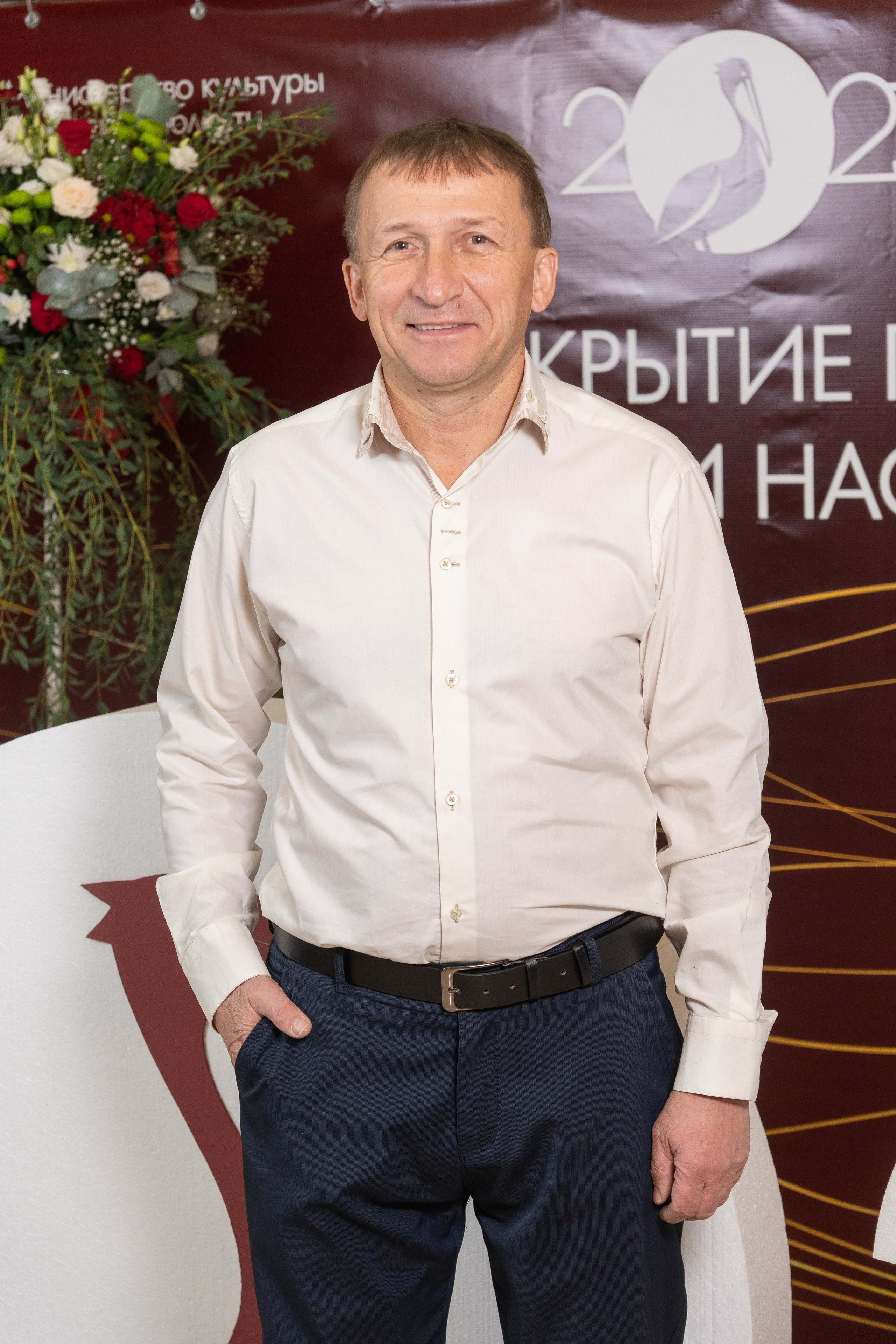 Музыкальный театр. Занимаюсь профессиональной фотографией и живу рядом с Байкалом. Работаю в разных жанрах