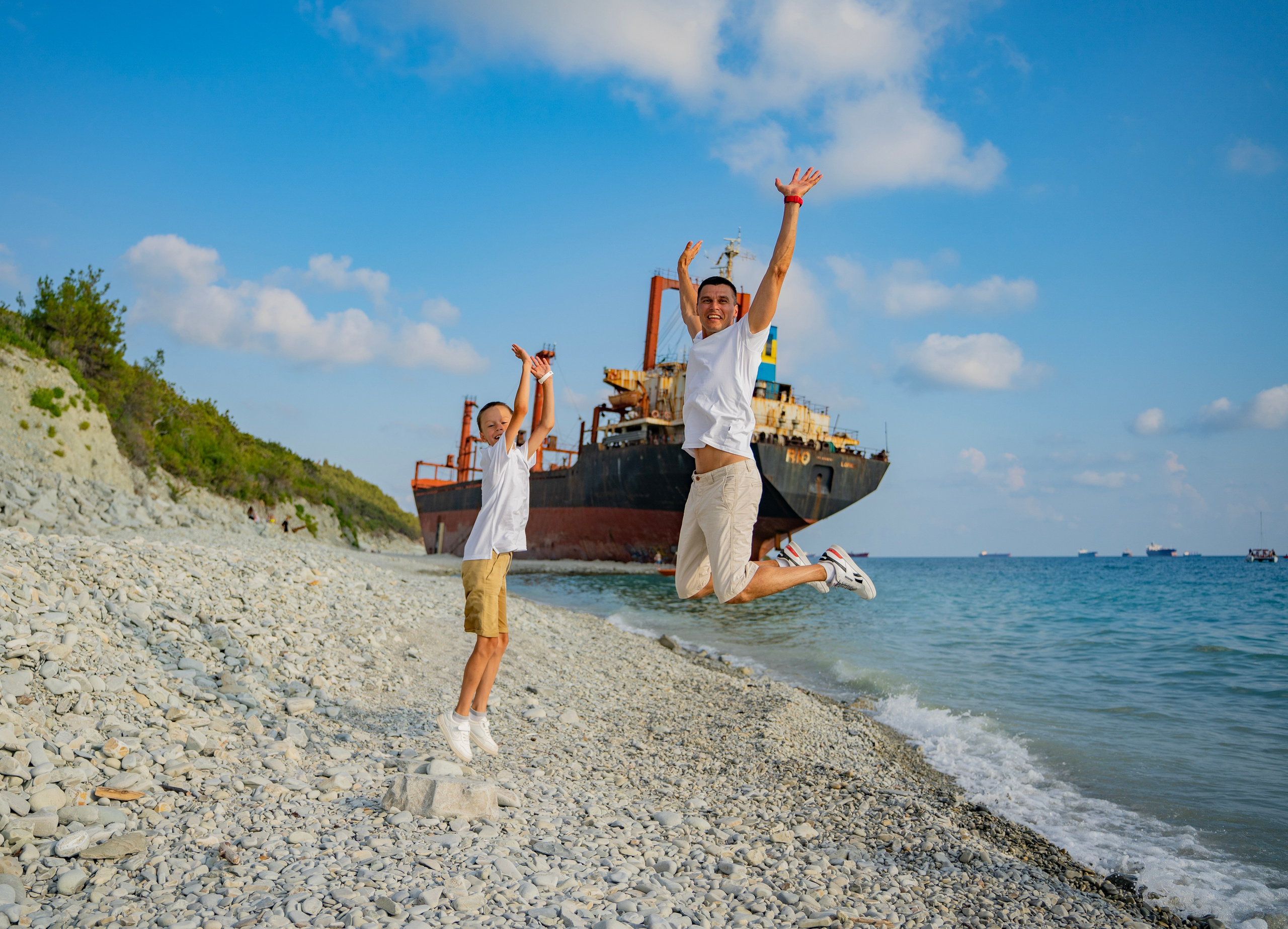 Фотосессия-поход к сухогрузу Рио. Семейный и детский фотограф Екатерина Черняева. Снимаю портреты, love story, фотопрогулки, работаю на улице, в кафе, студии, дома у клиента