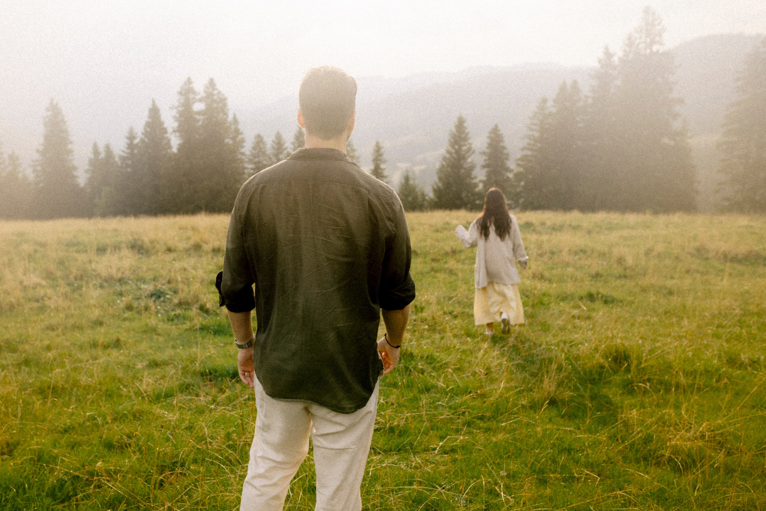 Polina Sobol — family & documentary photographer in Bern. Outdoor & urban photo sessions for families, kids and couples