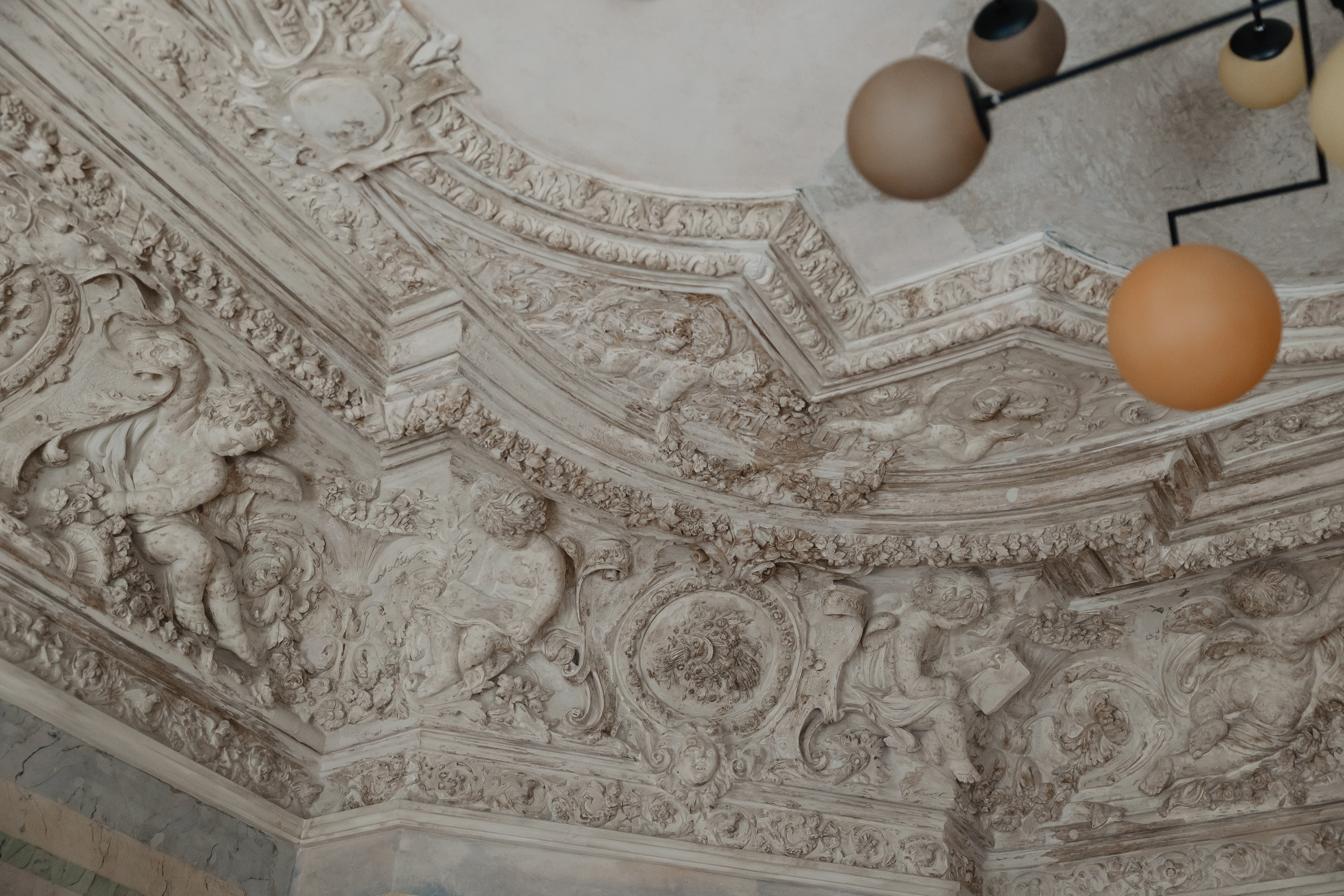 Свадебная фотосессия в отеле Twelve Reasons. Свадебный фотограф в Москве Дарья Олендарёва