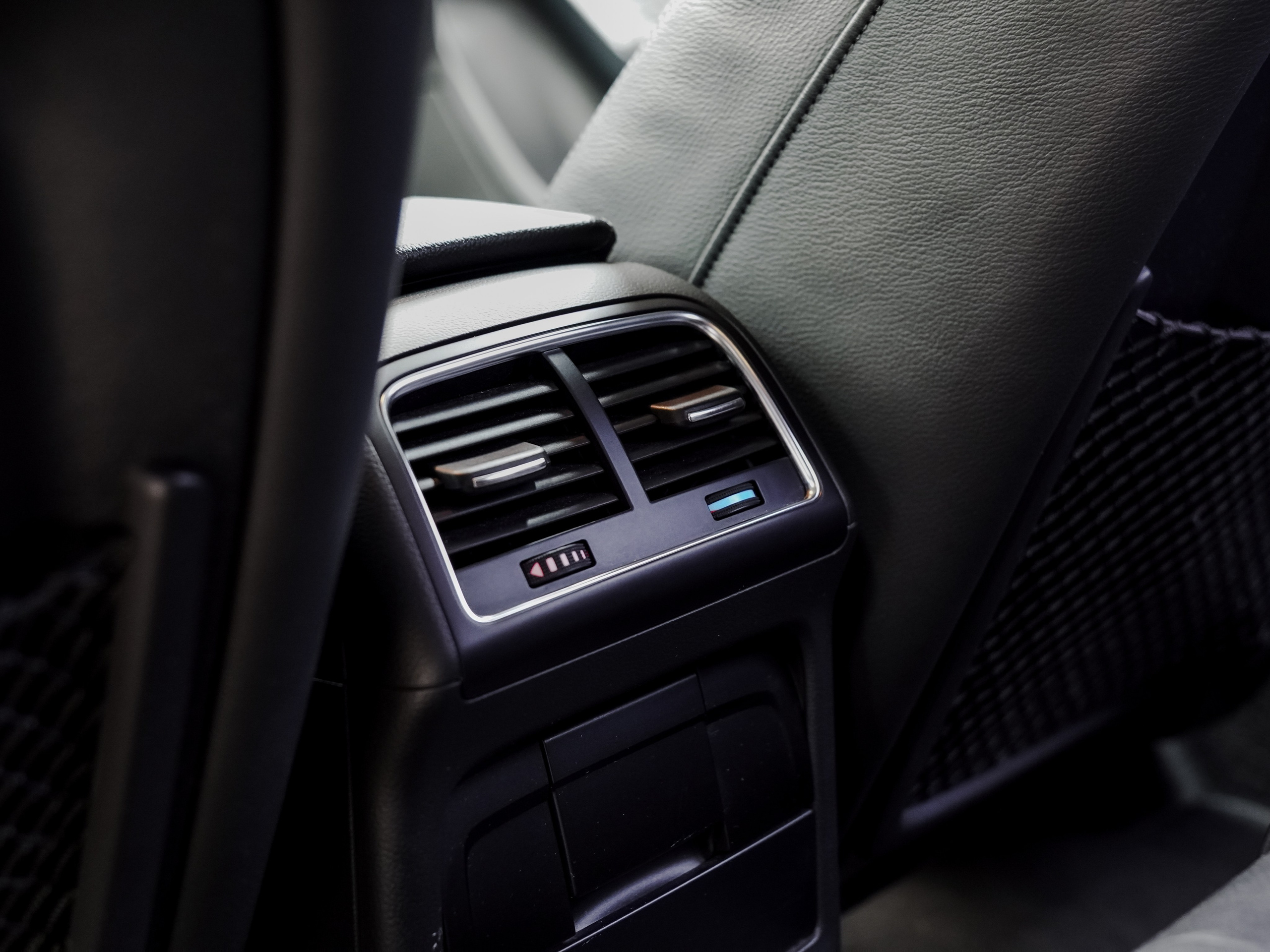 AUDI A4 B8 AVANT. Opasnophoto