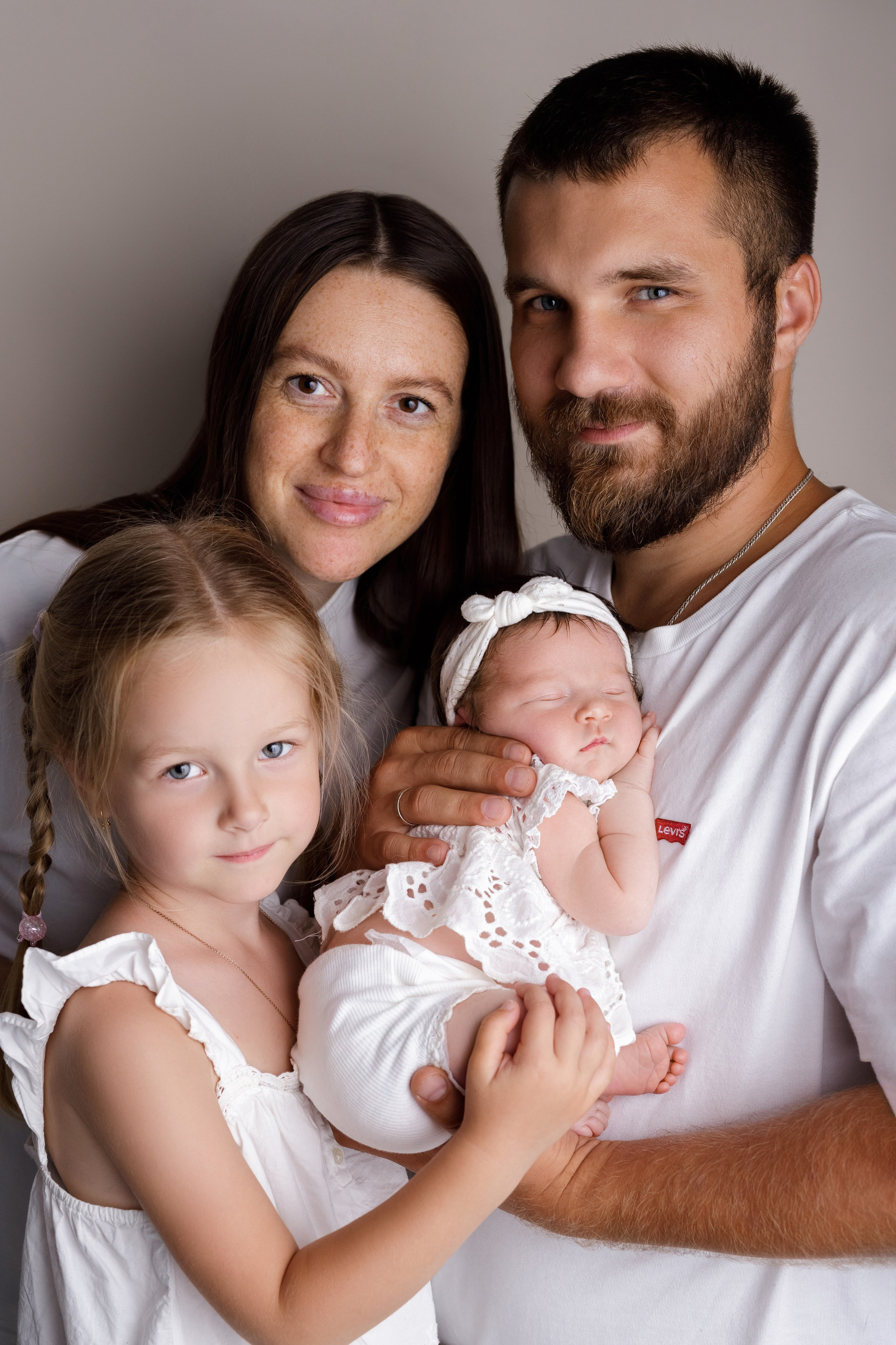 Семейные кадры newborn. Фотограф новорожденных в Ярославле Ольга Зимина