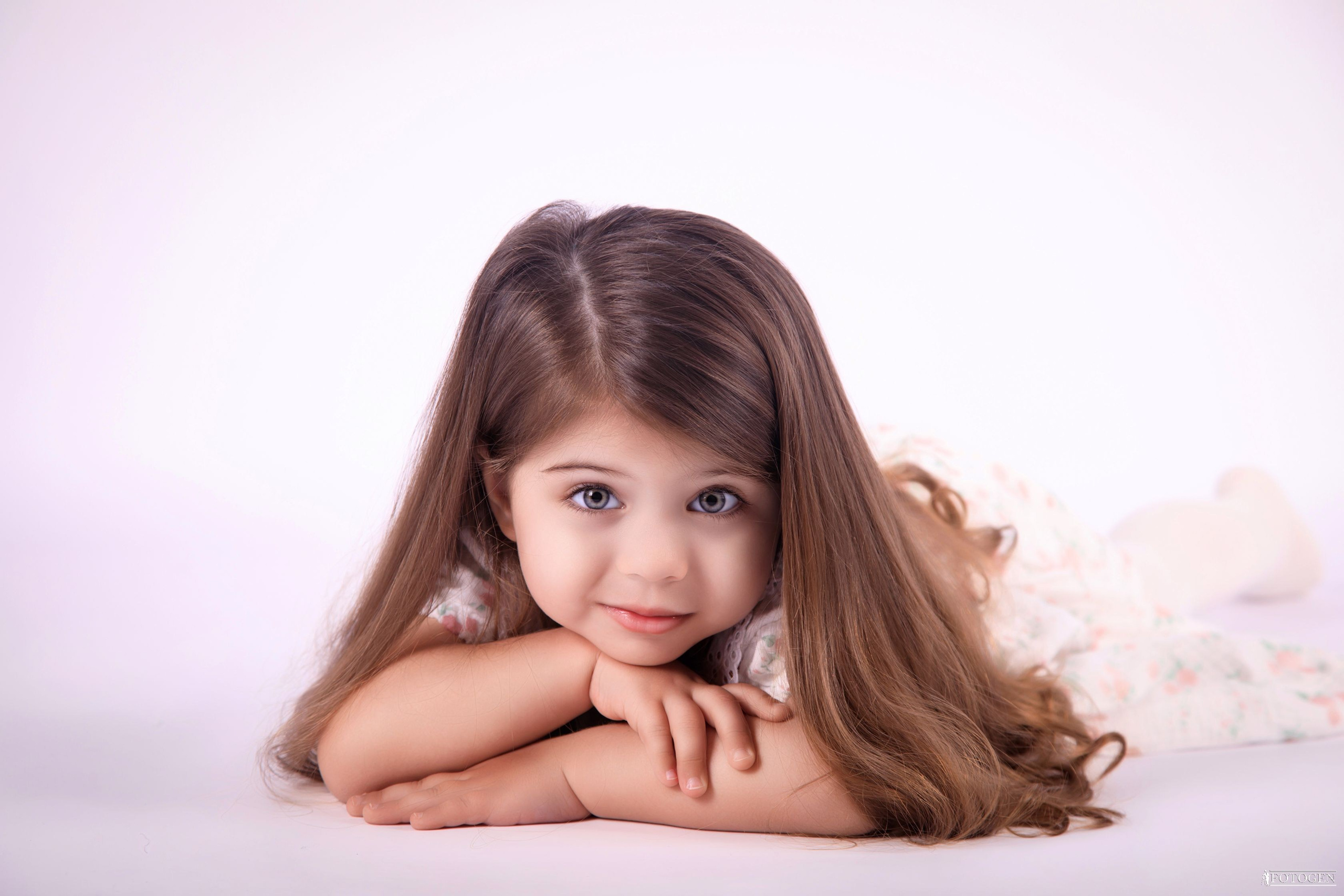 Детская фотосессия в студии в Краснодаре | Фотостудия FOTOGEN - Профессиональный детский фотограф в Краснодаре.