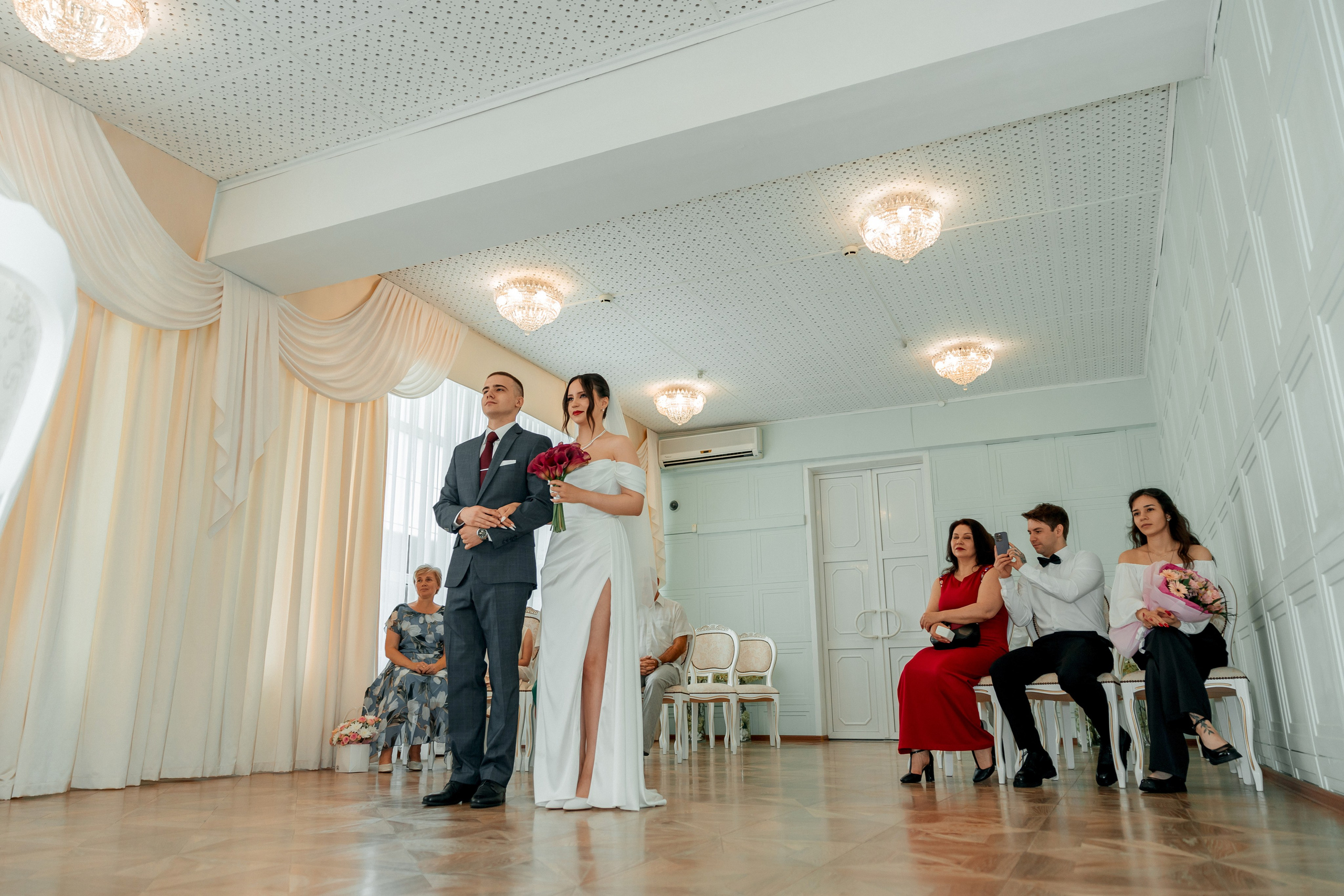 Белый лист. Александр Антонов. Профессиональный свадебный, репортажный фотограф в Москве, Подольске. Фото+Видео на любой праздник