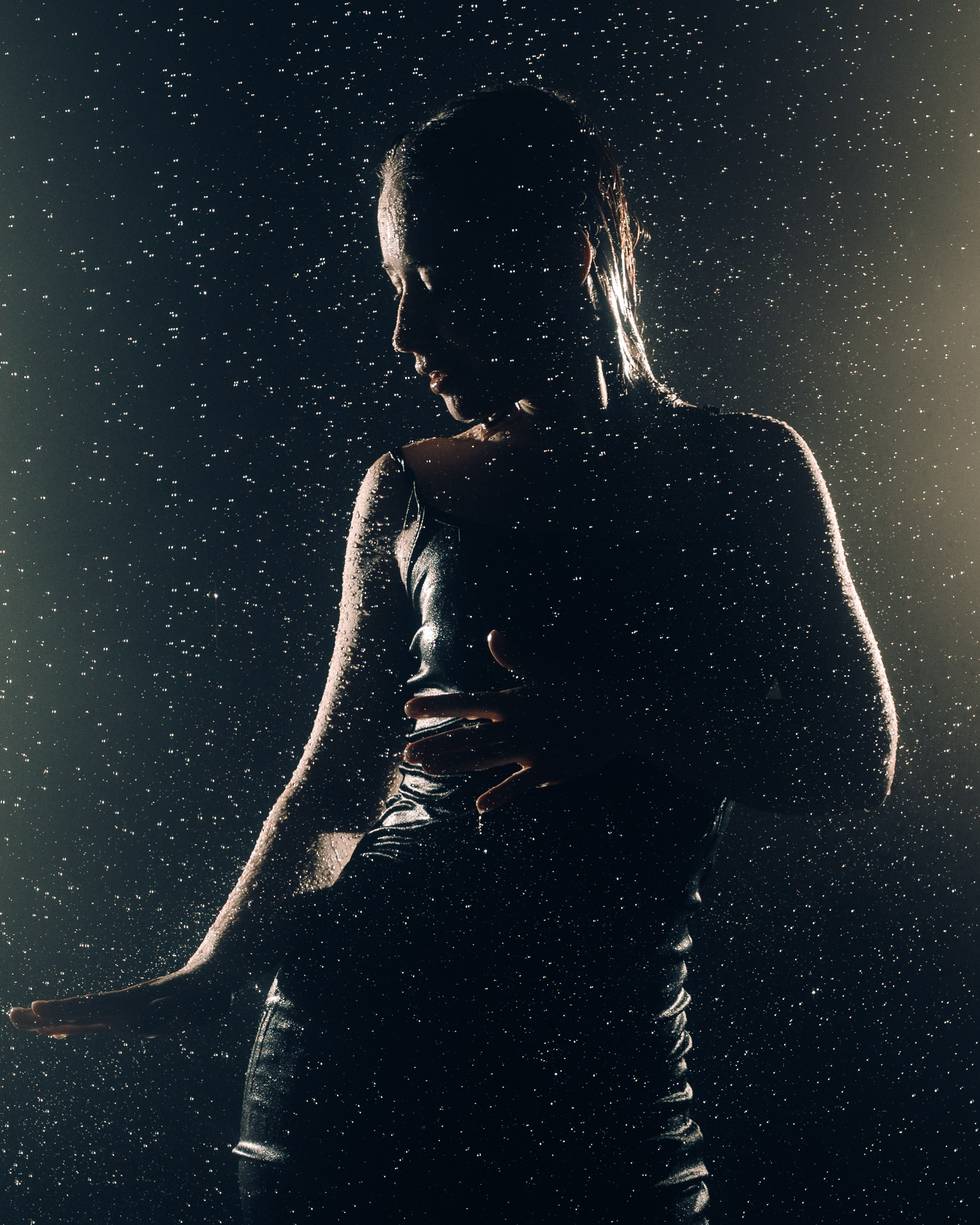 Съёмка в фотостудии с дождём. Фотоведьма Дарья Нечинская