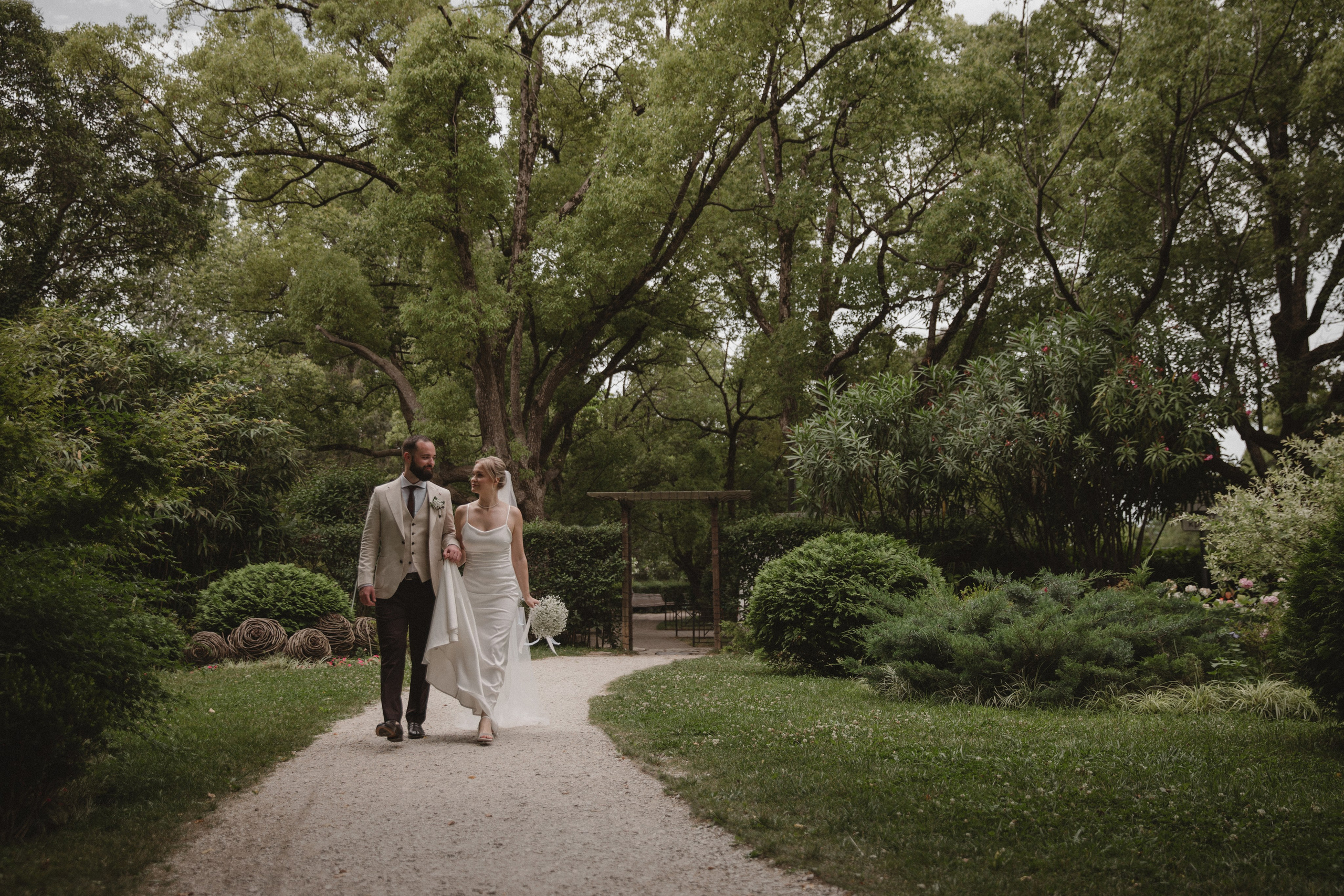 Свадьба в летний день с прогулкой в парке и свадебным ужином в загородной клубе. Свадебный, репортажный и портретный фотограф Сочи, Краснодар. Александра Зайцева