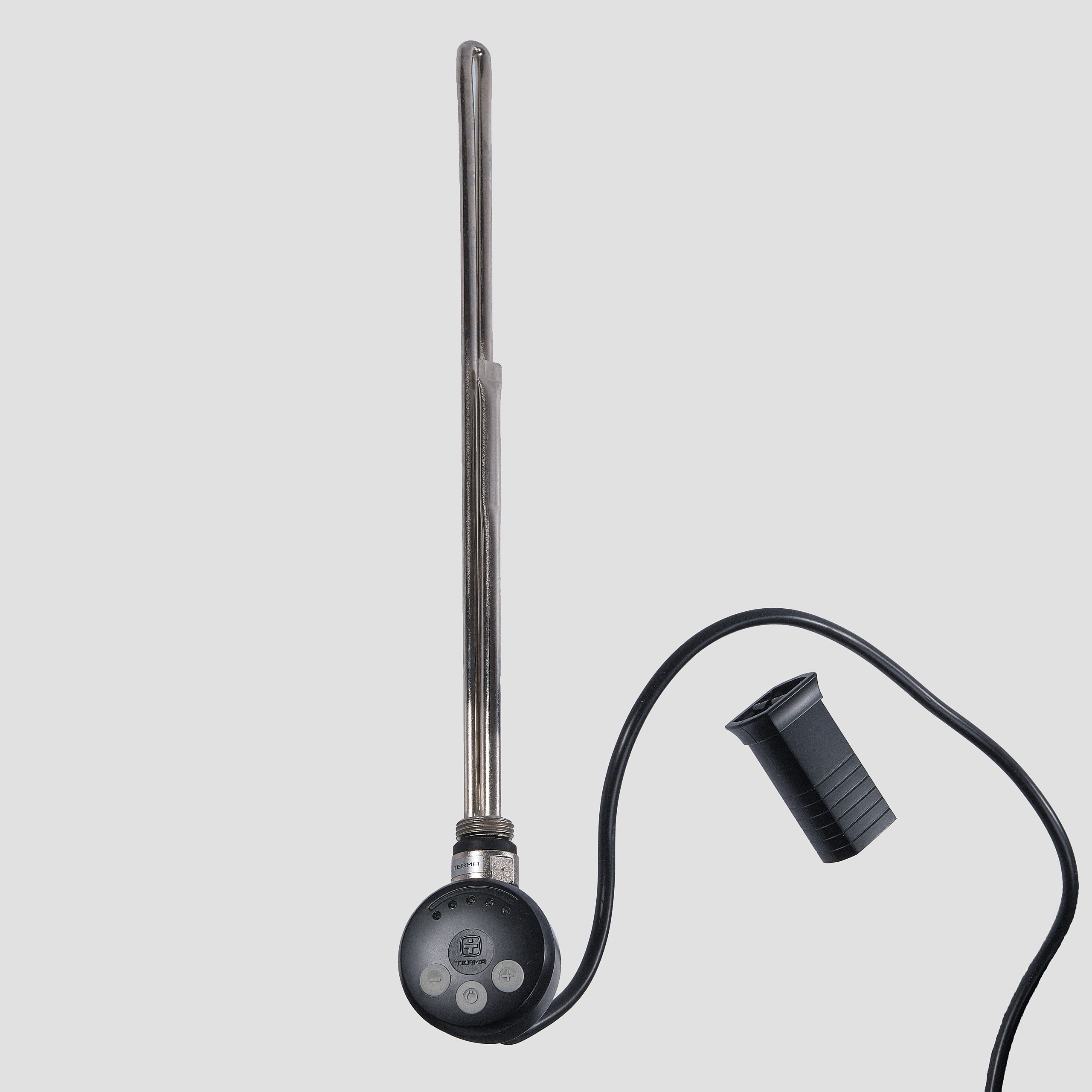 Предметные фотографии регуляторов и нагревателей для отопительных приборов