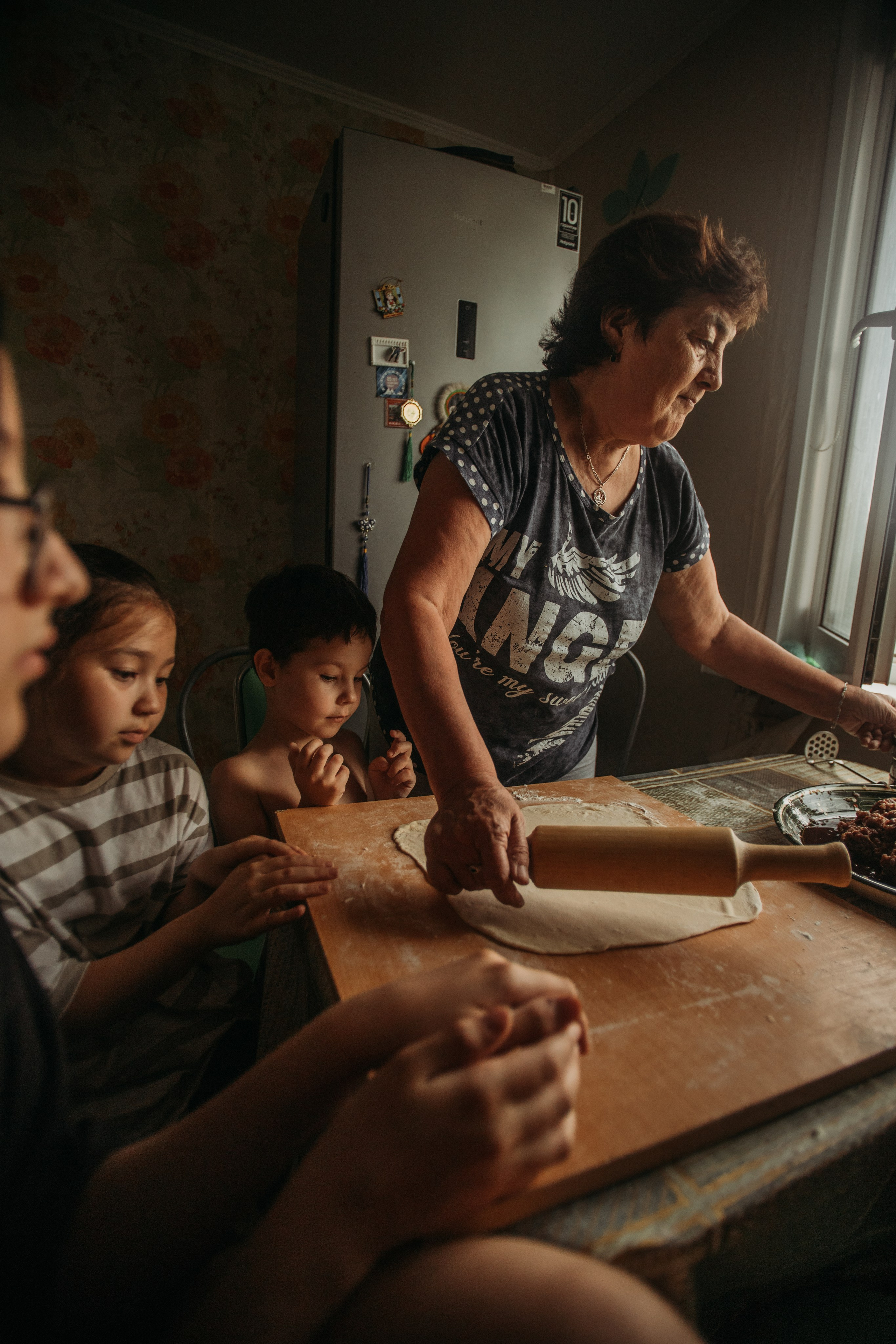 Домашняя фотосессия моей семьи. Венера Гайн. Репортажный фотограф  Тюмень. Обучение фотографии с 0