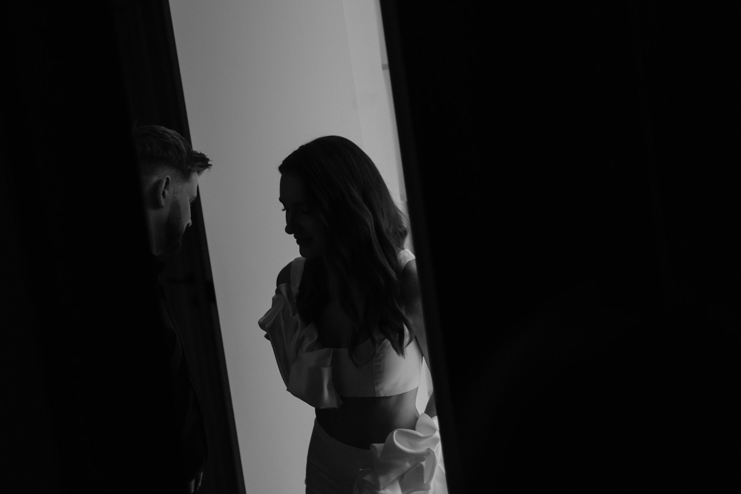 Собираемся на свадьбу вместе с фотосессией для двоих на утренние сборы. Свадебный, репортажный и портретный фотограф Сочи, Краснодар. Александра Зайцева