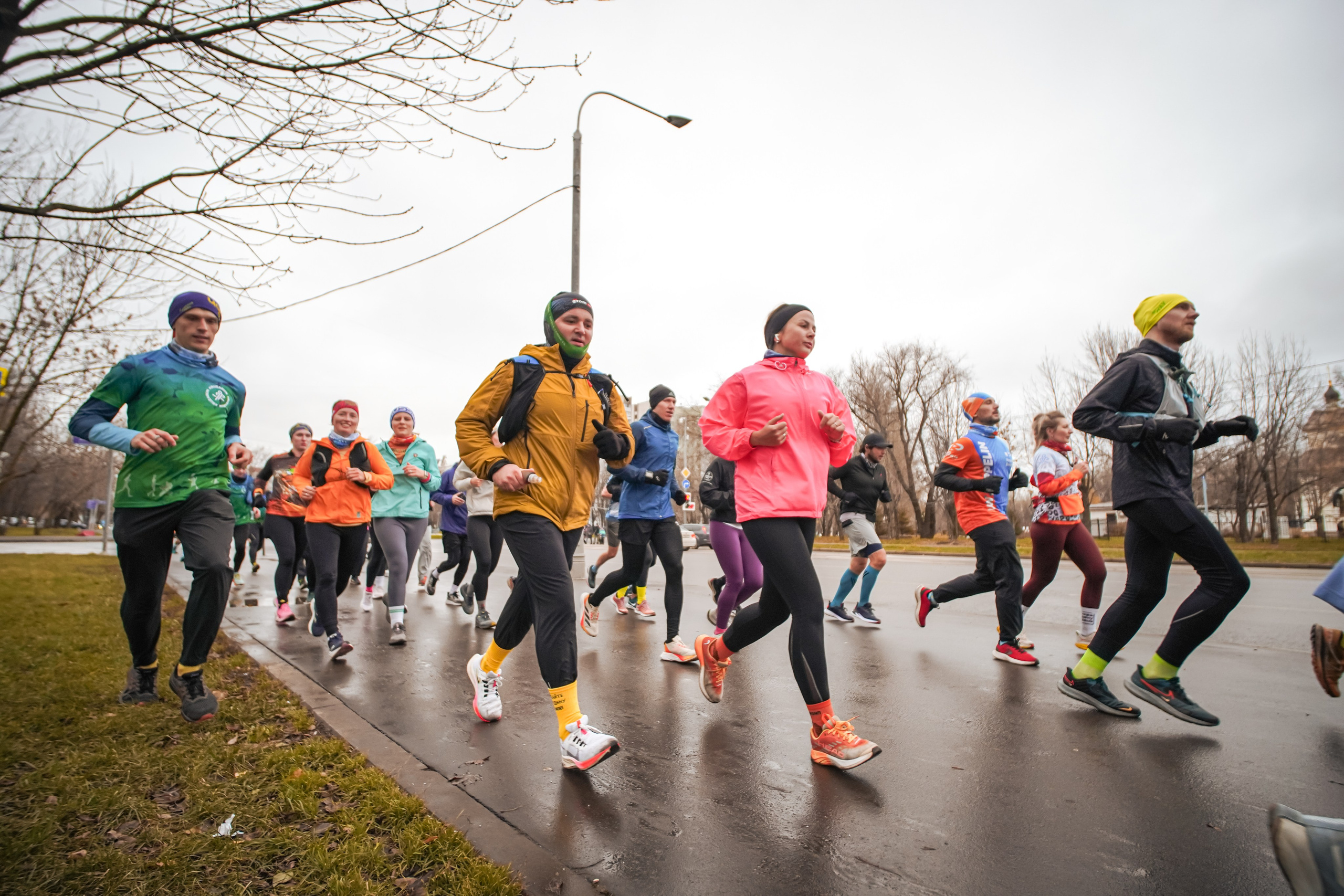 #марафонудома #яuzarun 2024 2-я петля, группа 6:30. Роман Капилюшов. Бег. Фото. Видео. г. Люберцы