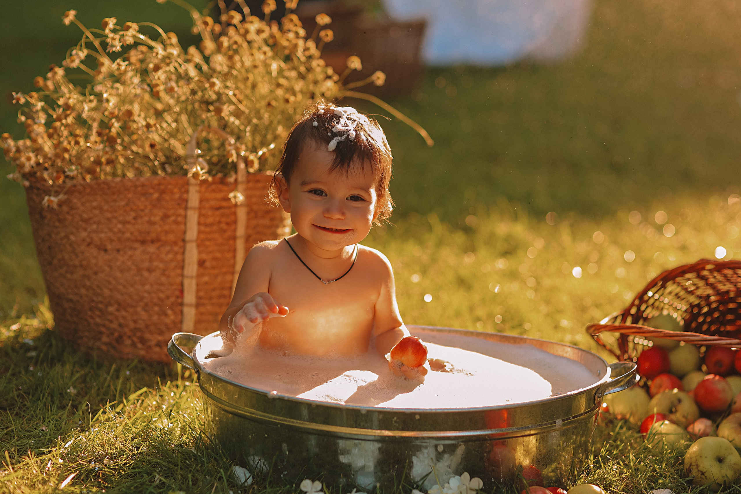 Стирка у дома. Семейный фотограф Тюмень, фотограф на роды Салмина Мария