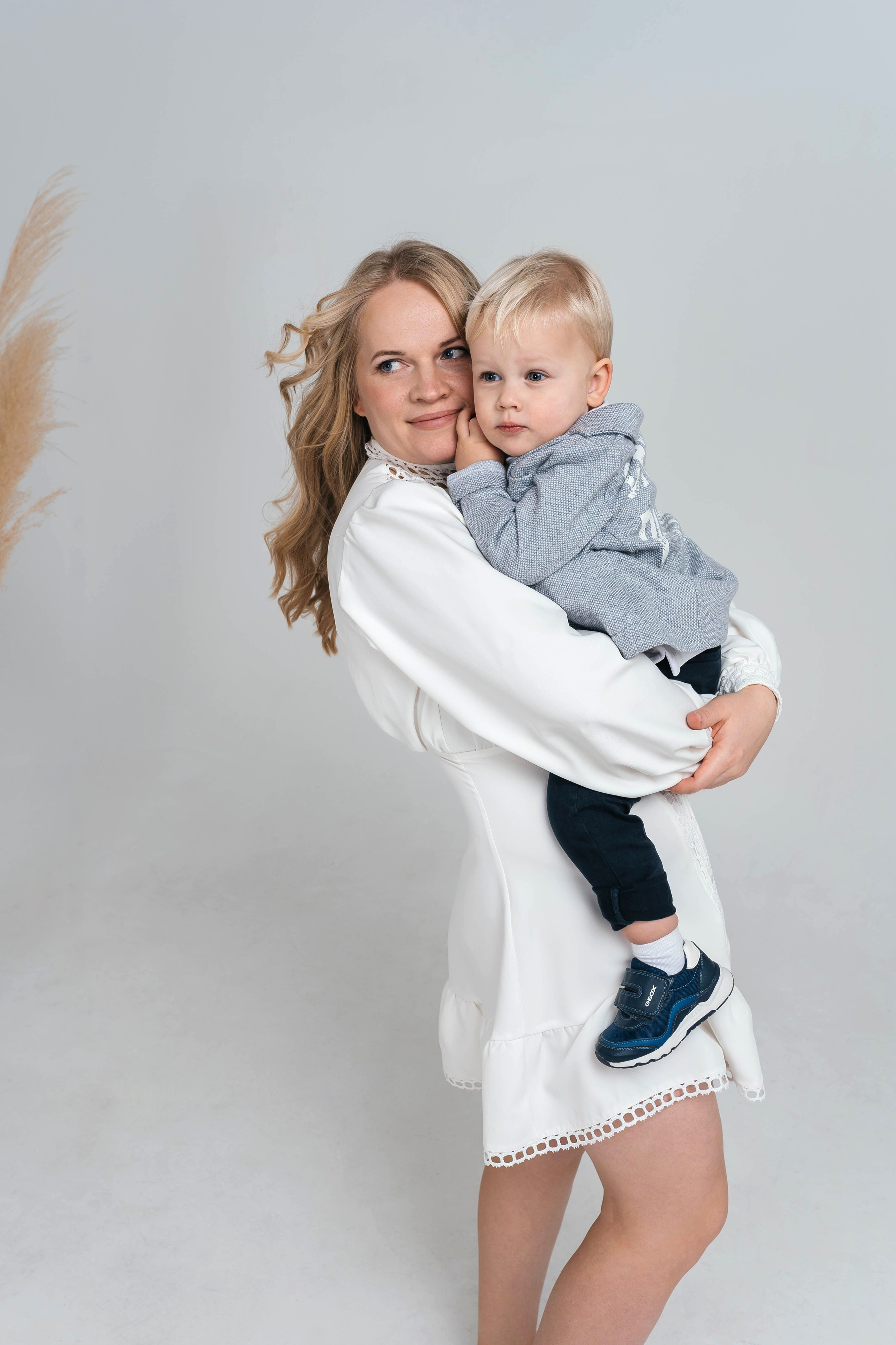 «Мама-дети» в стиле минимализм. Семейный фотограф Москва Путилково Гуляшова Екатерина