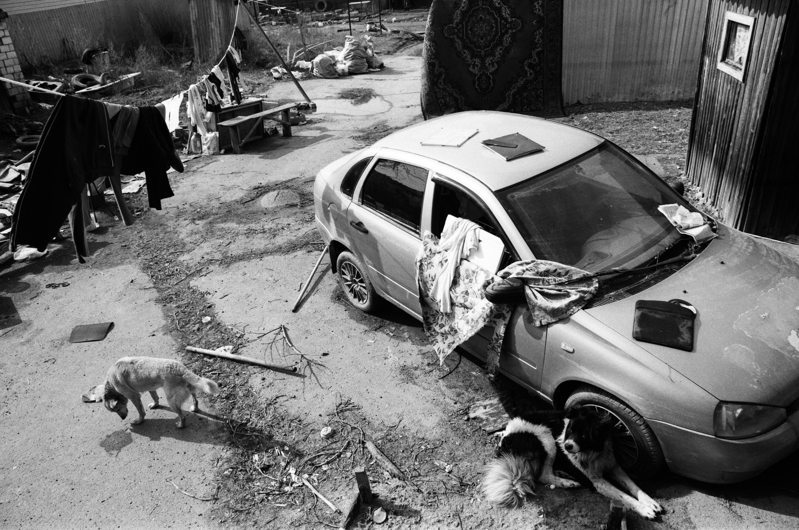 Сушка вещей во дворе дома | 17.04.2024 / г. Орск