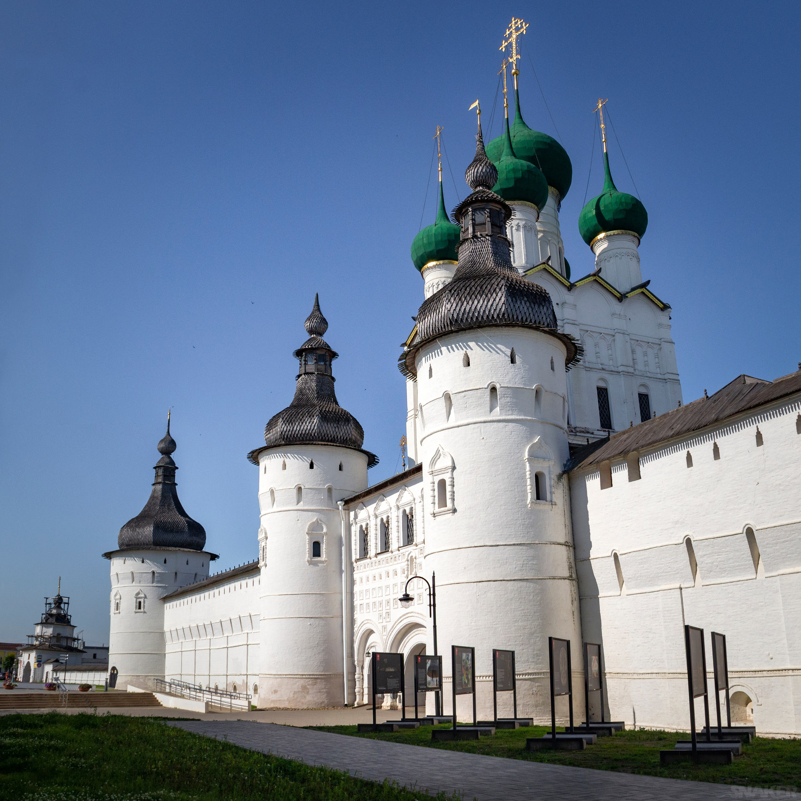 Церковь Иоанна Богослова - западный вход в Ростовский кремль.