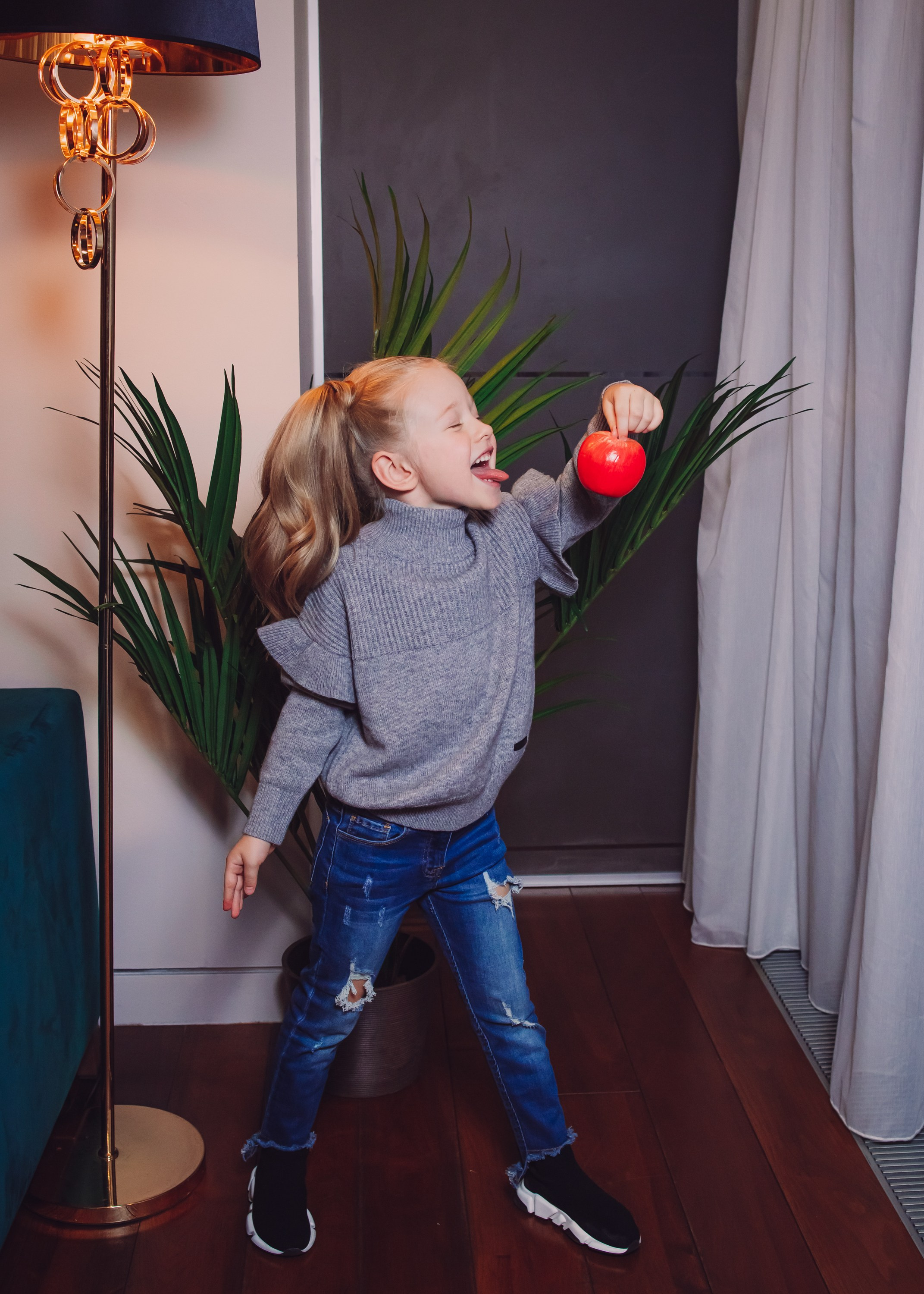 Новогодняя съемка в студии Алеси Марии. Агенство фотографов под любой запрос. Москва