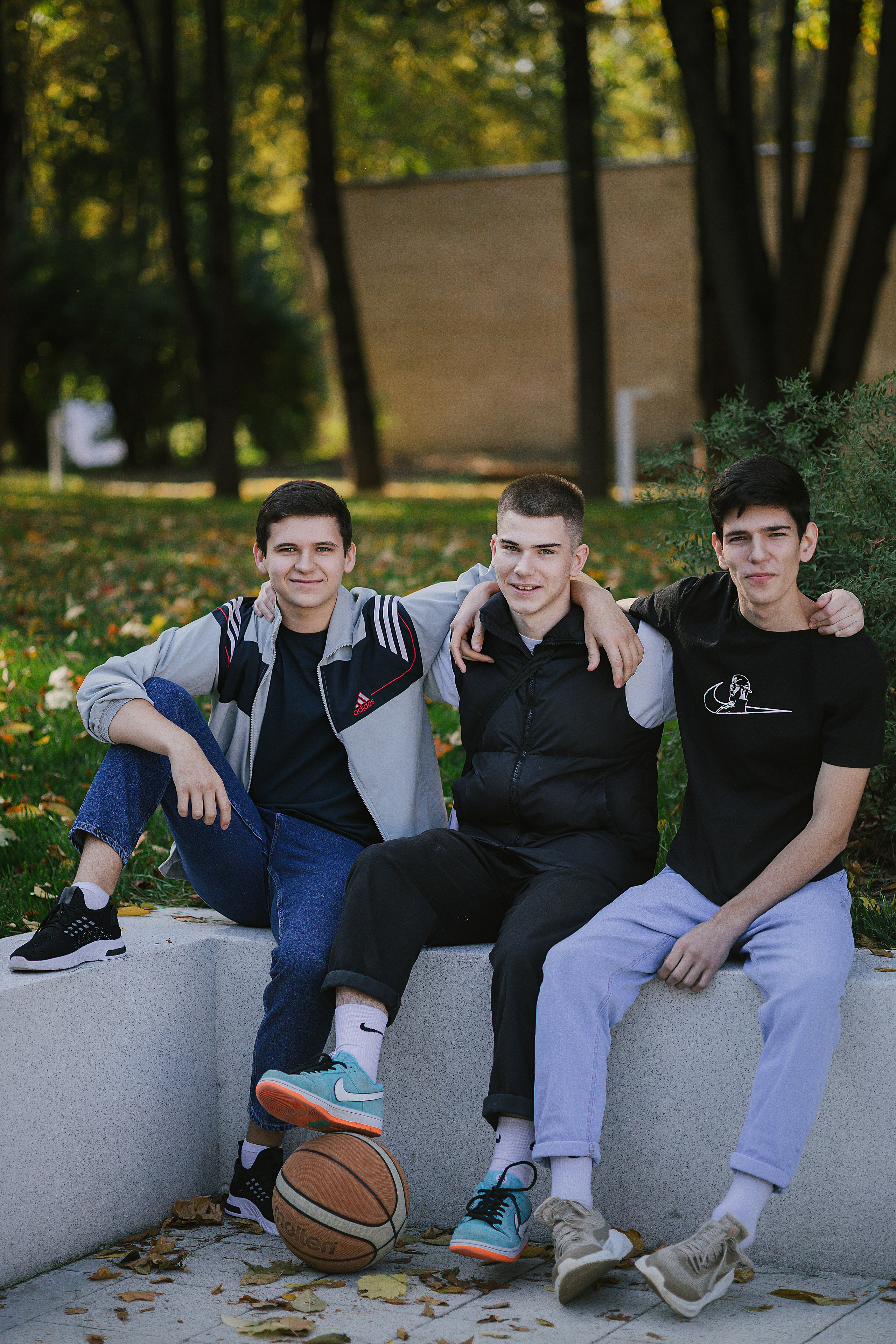 Осенняя фотосессия для выпускников 11 классов Москва. Выпускные альбомы в Серпухове