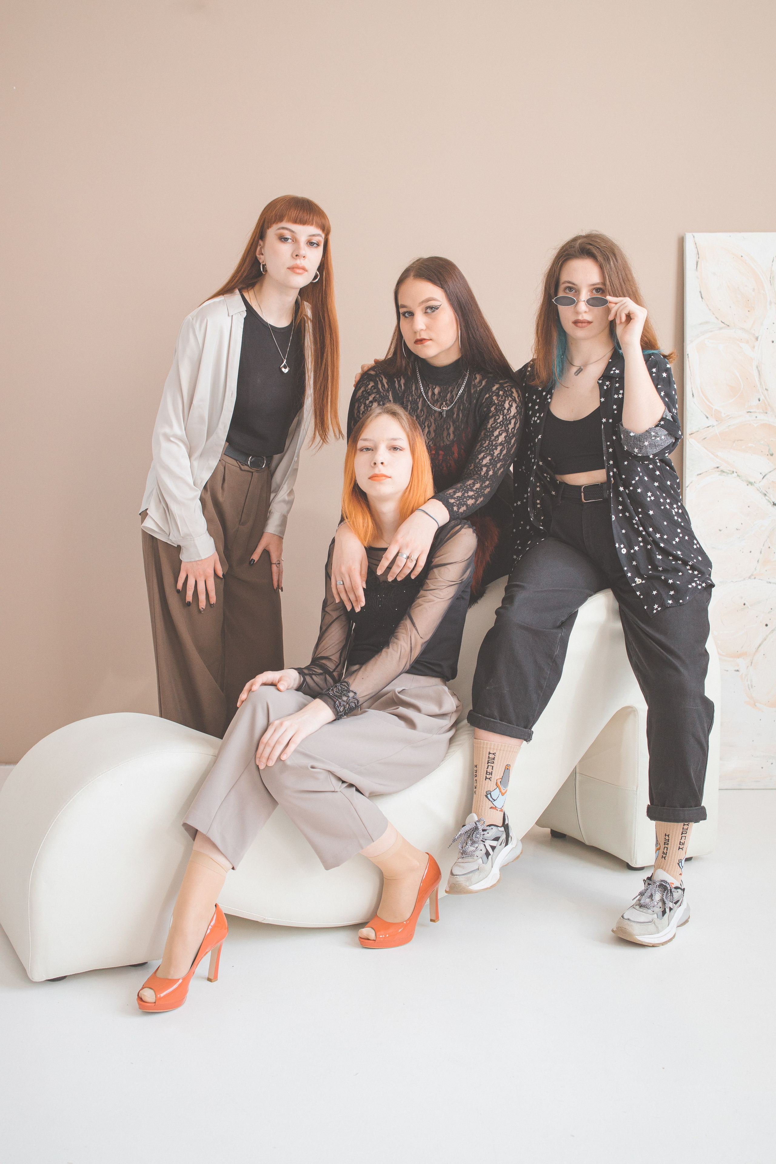 Тематическая фотосъемка 11 класса в гламурном стиле. Выпускные альбомы в Серпухове