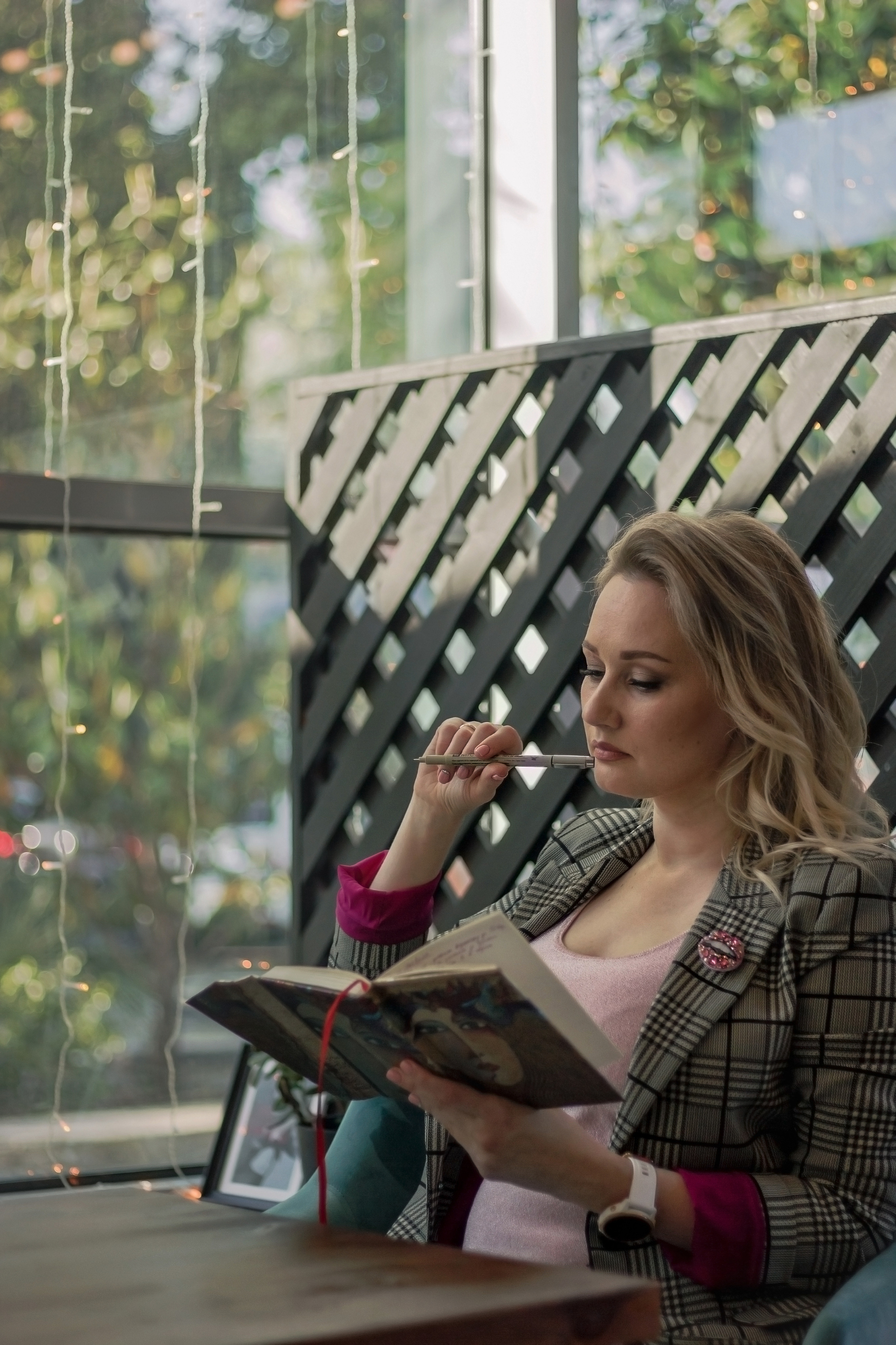 Контент съёмка для мастера по созданию брошей Анастасии. Женский, детский и семейный фотограф в Сочи Олеся Помогалова