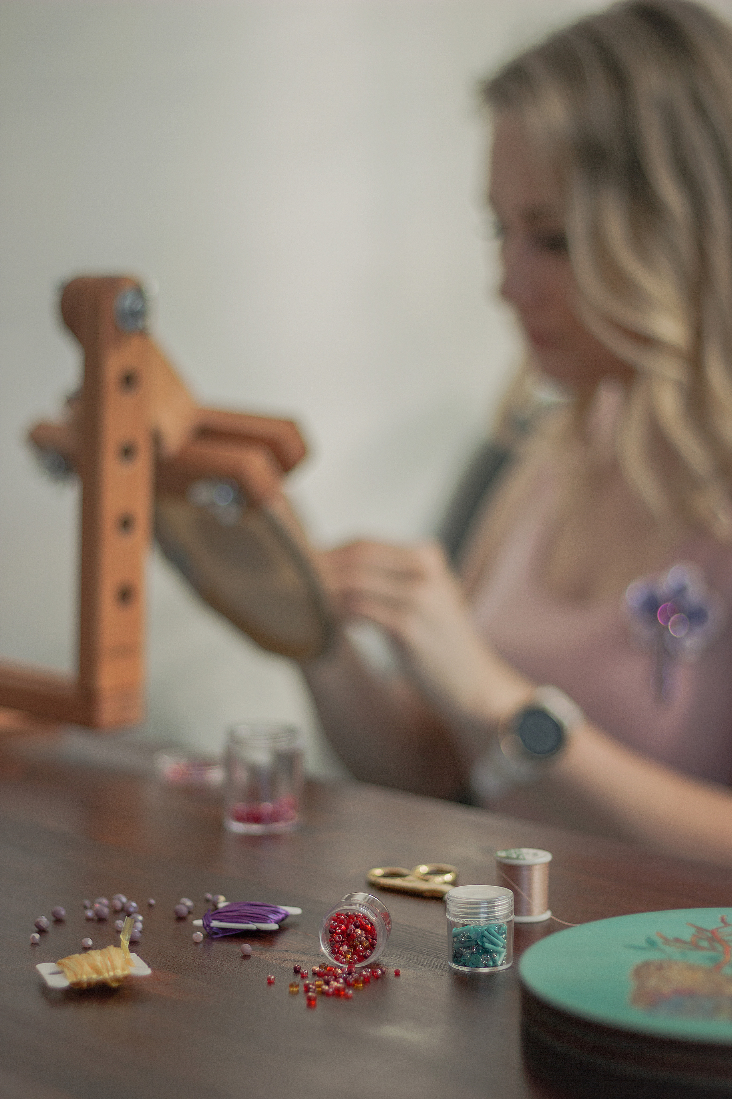 Контент съёмка для мастера по созданию брошей Анастасии. Женский, детский и семейный фотограф в Сочи Олеся Помогалова