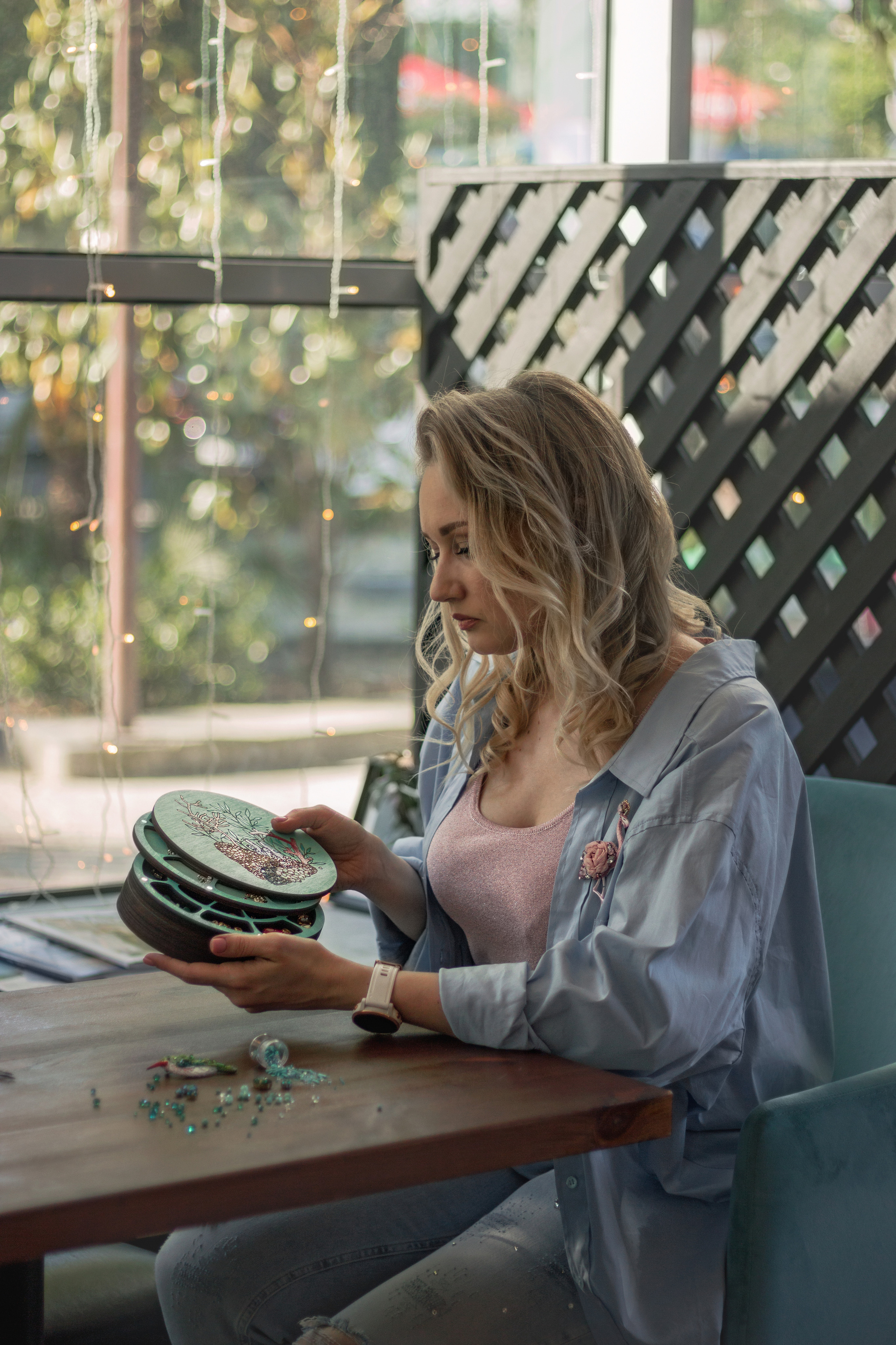 Контент съёмка для мастера по созданию брошей Анастасии. Женский, детский и семейный фотограф в Сочи Олеся Помогалова