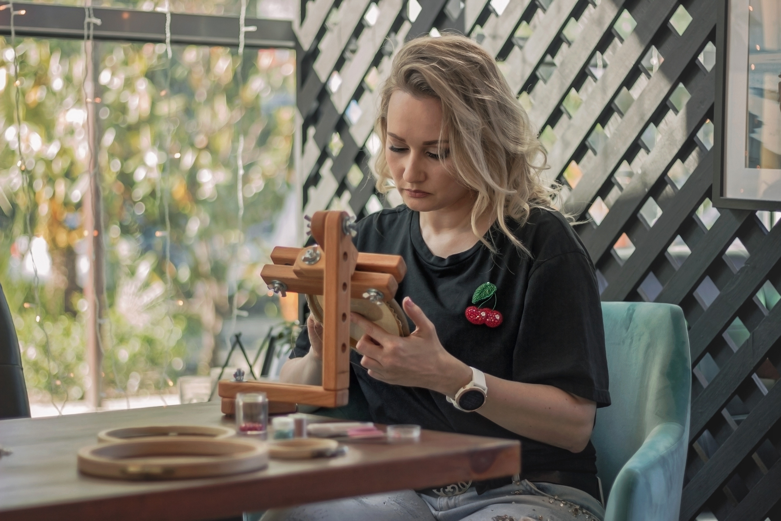 Контент съёмка для мастера по созданию брошей Анастасии. Женский, детский и семейный фотограф в Сочи Олеся Помогалова