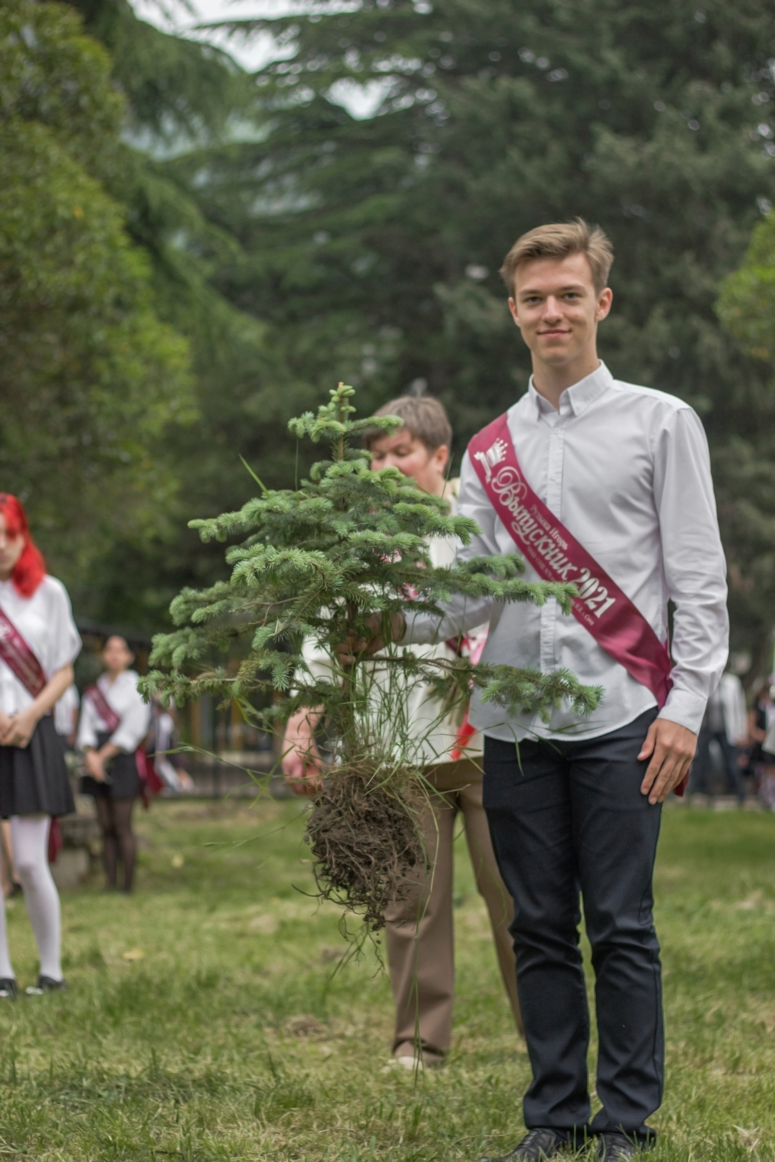 Репортажная съёмка с праздничной линейки «Последний звонок» для выпускников. Женский, детский и семейный фотограф в Сочи Олеся Помогалова