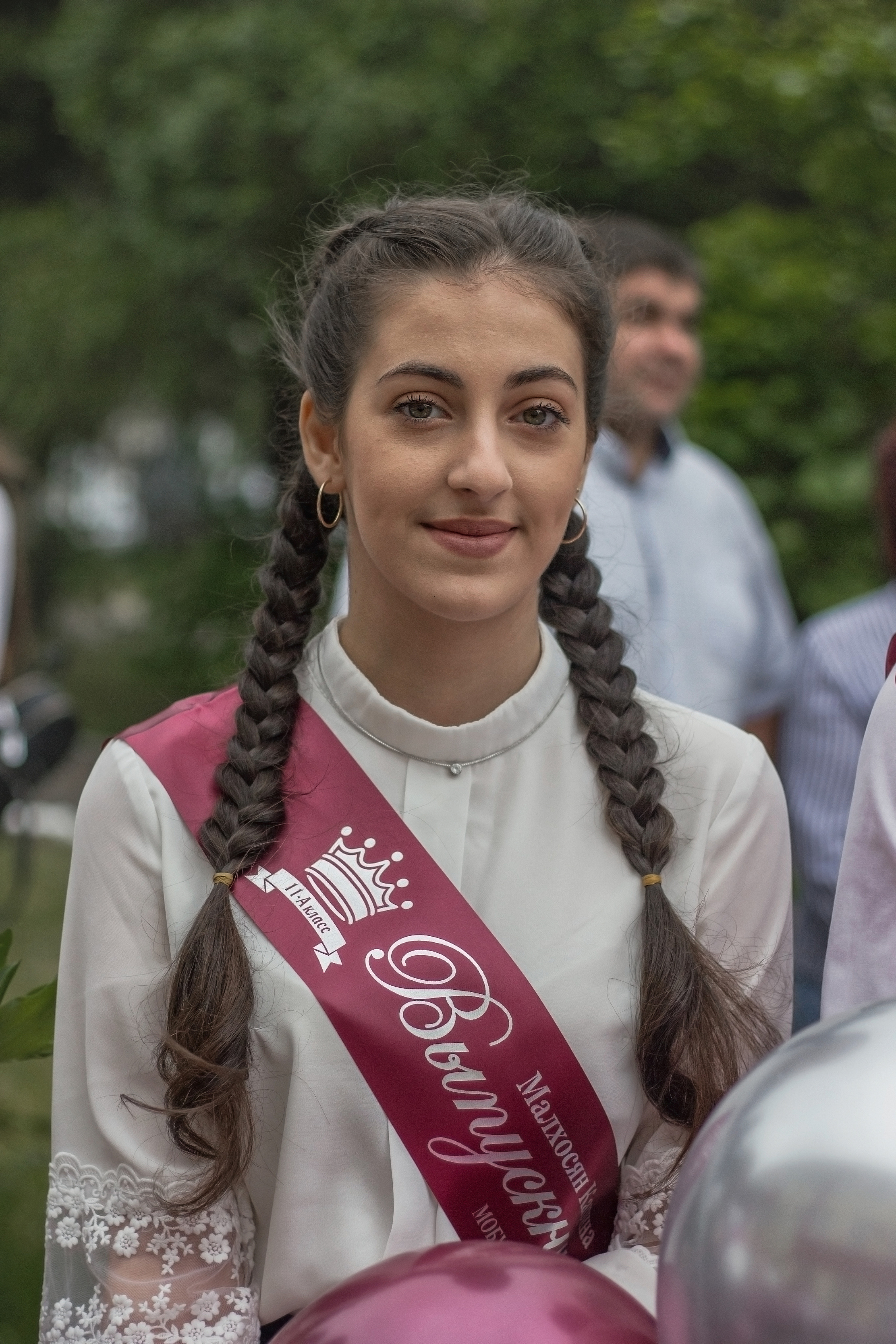 Репортажная съёмка с праздничной линейки «Последний звонок» для выпускников. Женский, детский и семейный фотограф в Сочи Олеся Помогалова