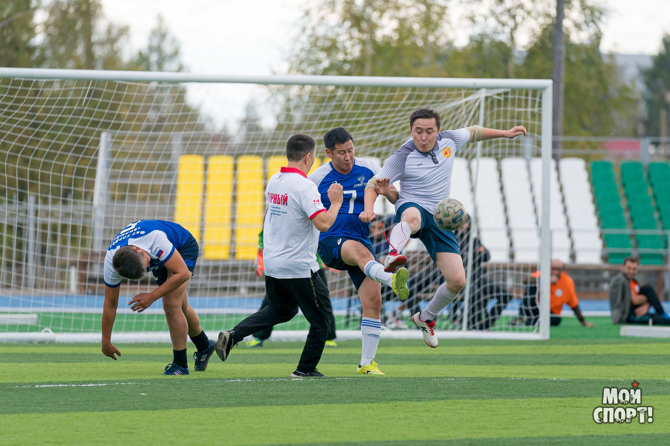 Товарищеская игра по футболу между командами ФКУ Упрдор «Вилюй», МР «Горный улус» и ООО «Мегинские автомагистрали». Студия «Мой Спорт!» — все о спорте в Якутии