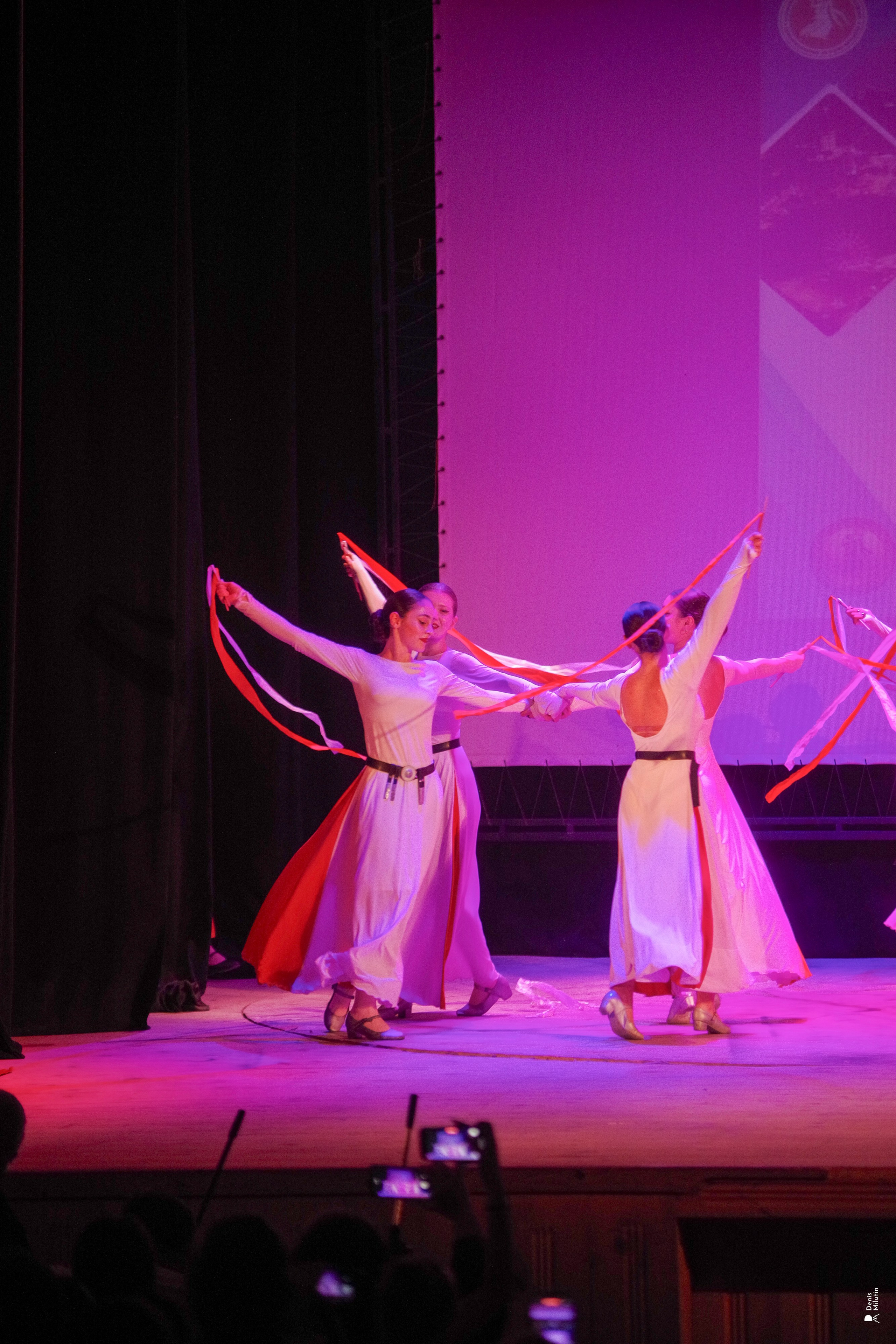 Танцы в прекрасном Они. Портретный фотограф Денис Милютин