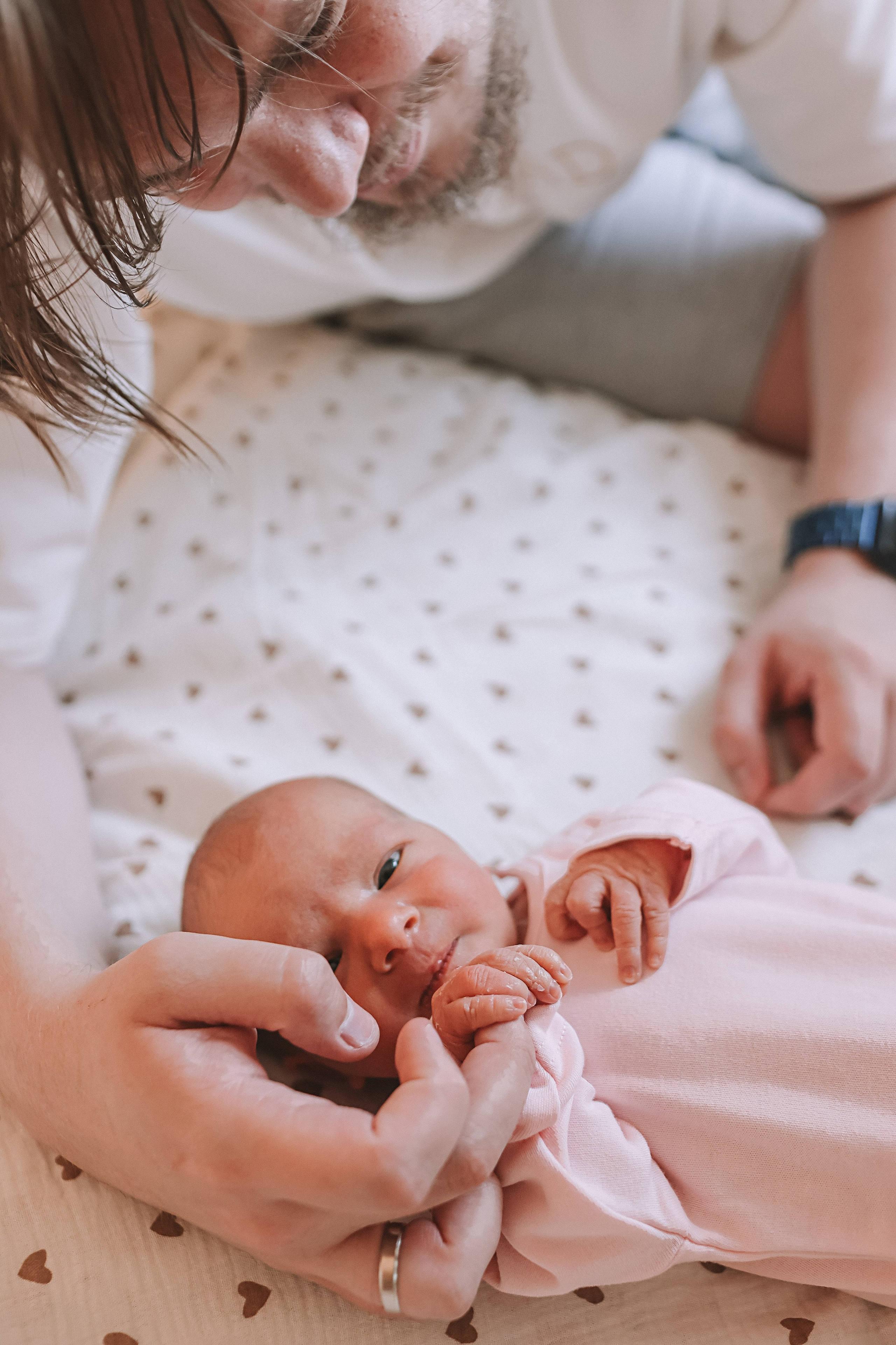 Выписка палата+внизу ПЦЭ. Семейный фотограф Тюмень, фотограф на роды Салмина Мария